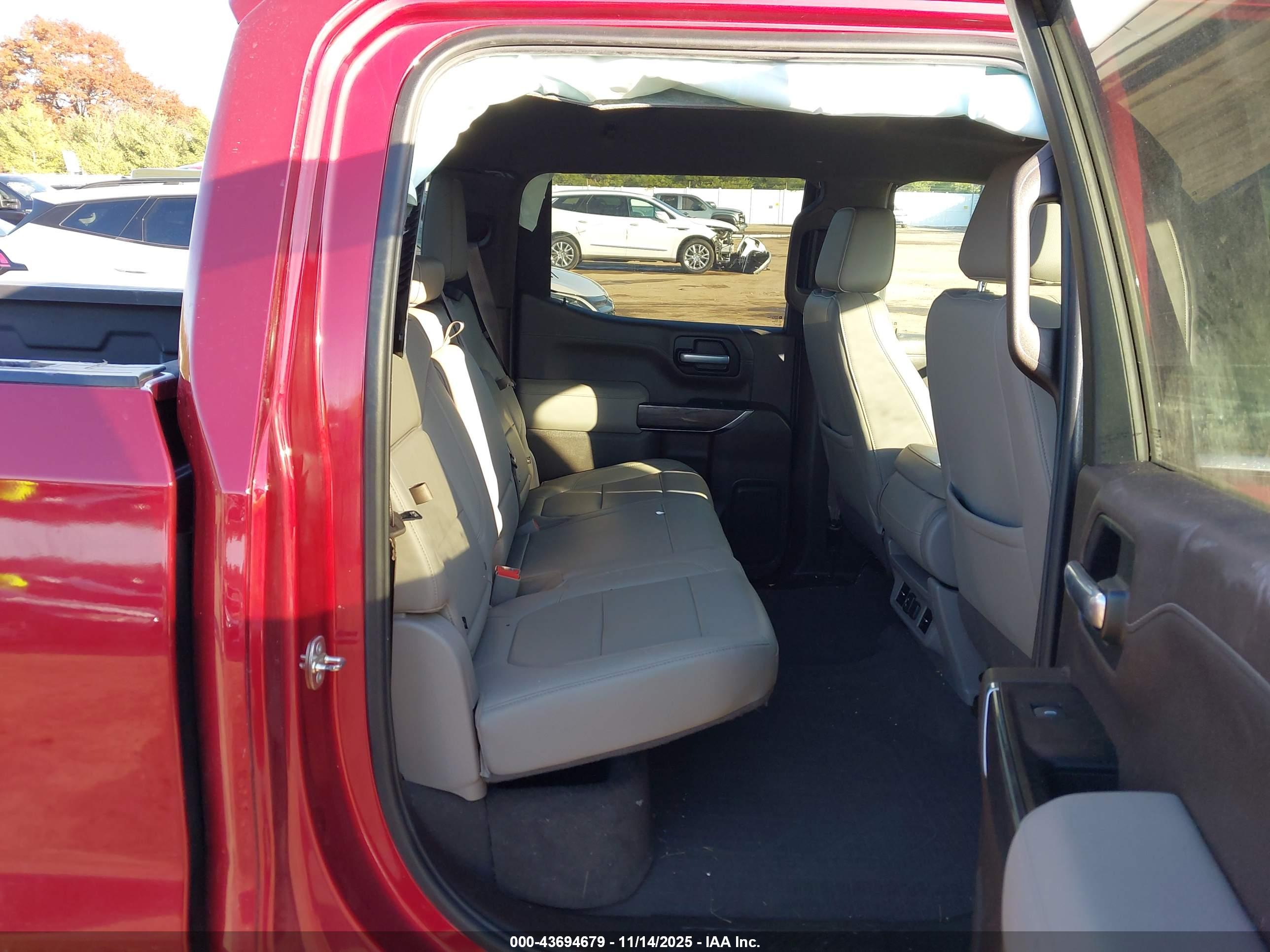 CHEVROLET SILVERADO image 8
