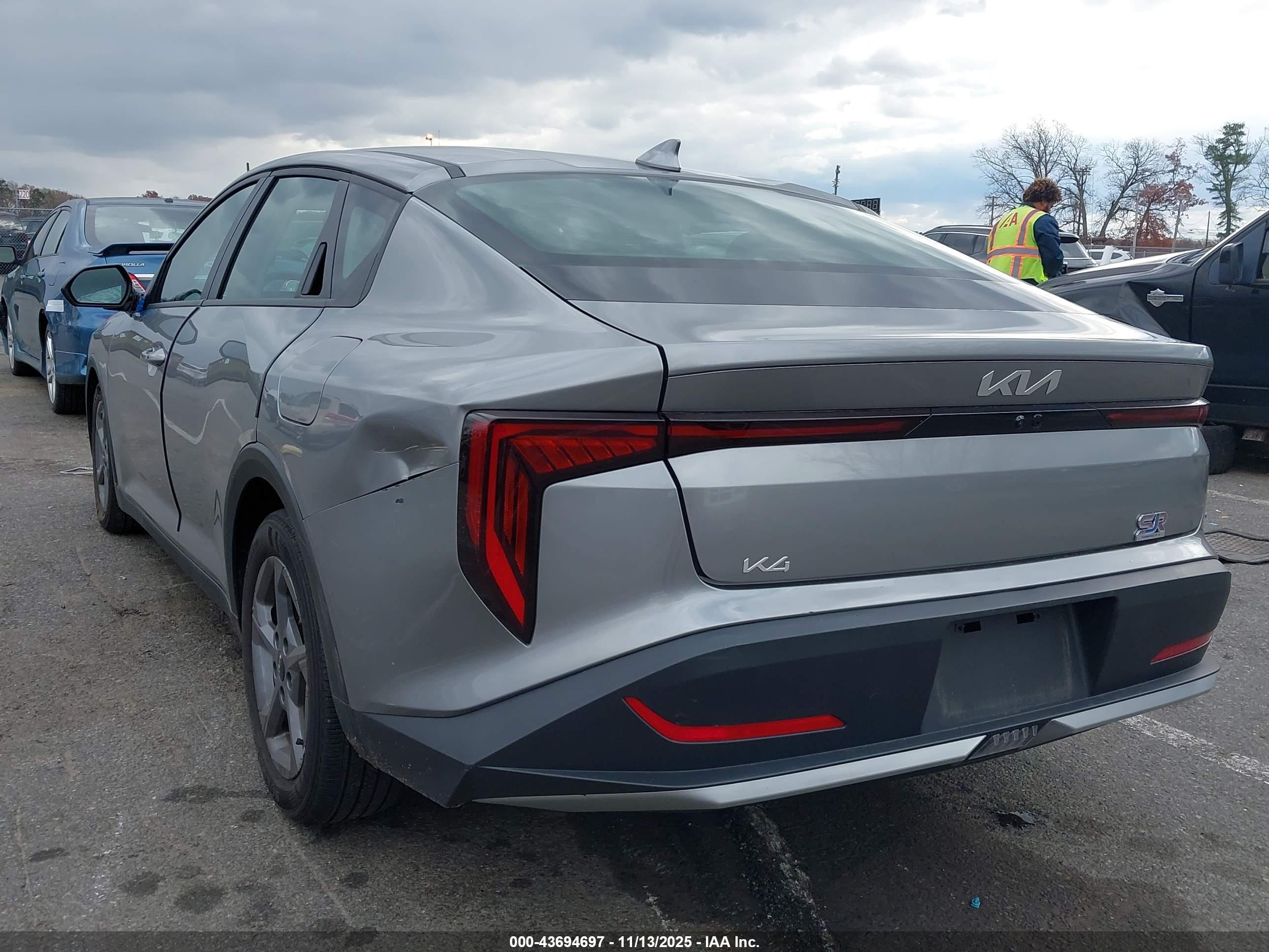KIA K4 image 3