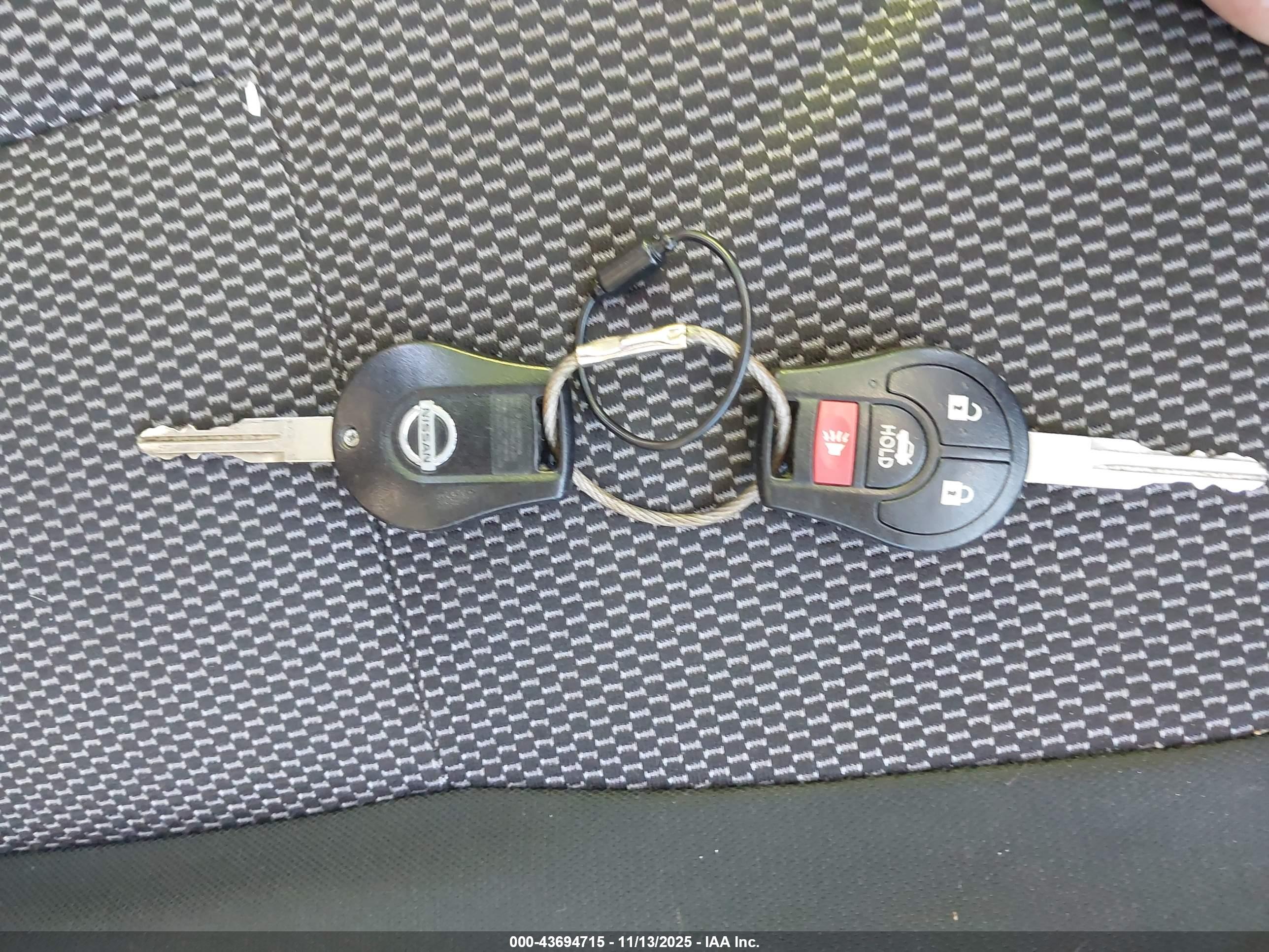 NISSAN VERSA image 11