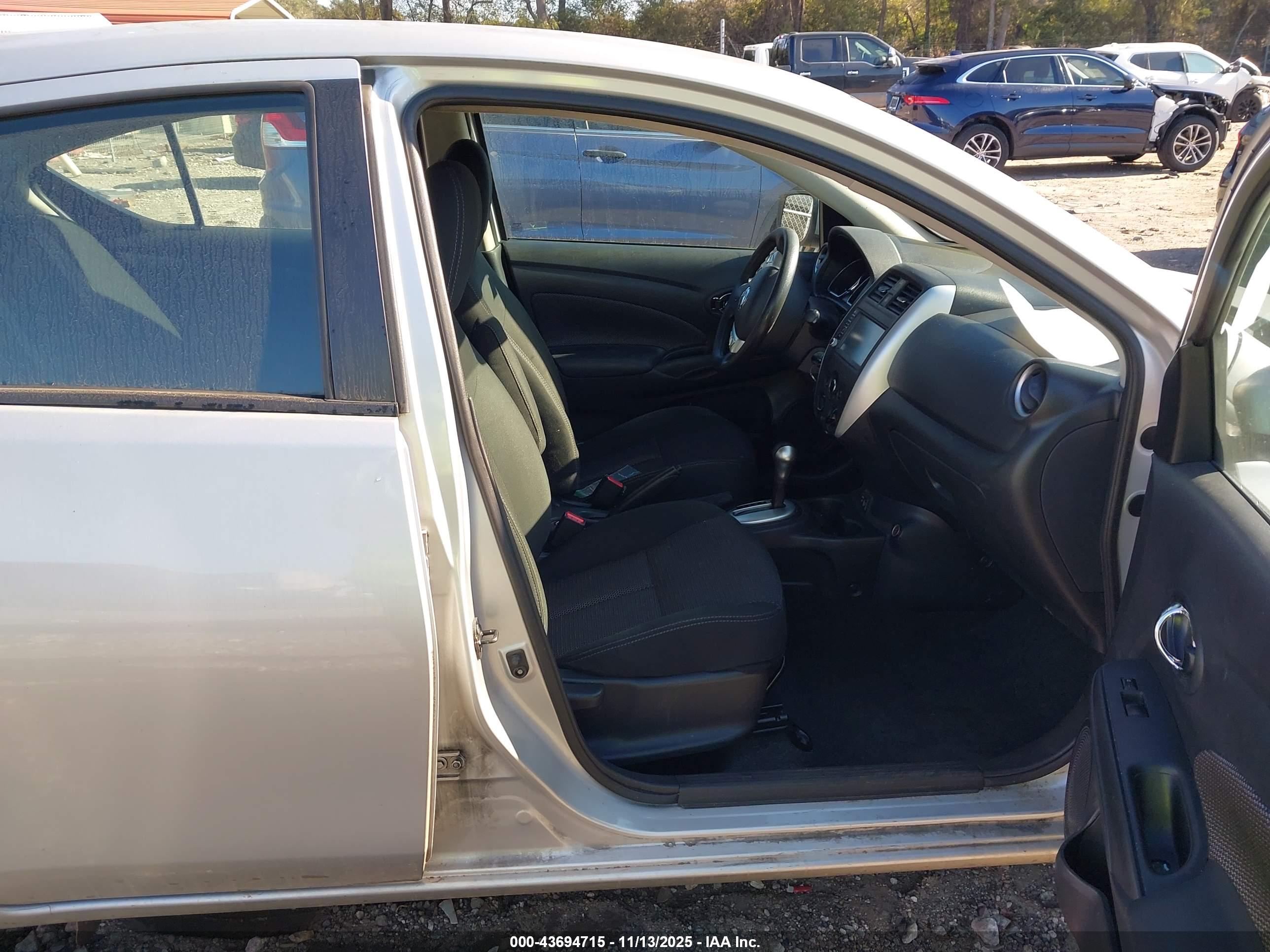 NISSAN VERSA image 5