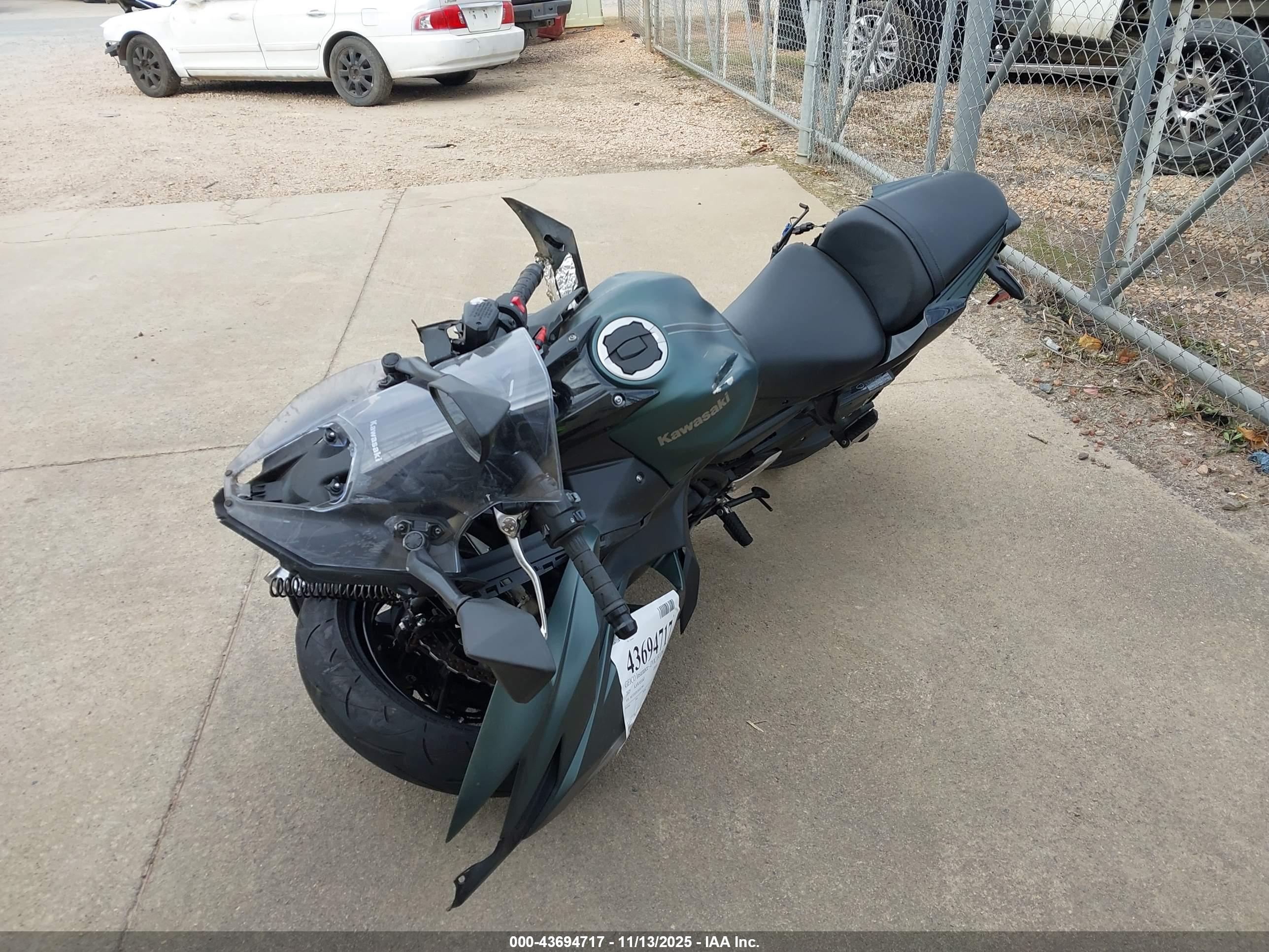 KAWASAKI EX650 image 2