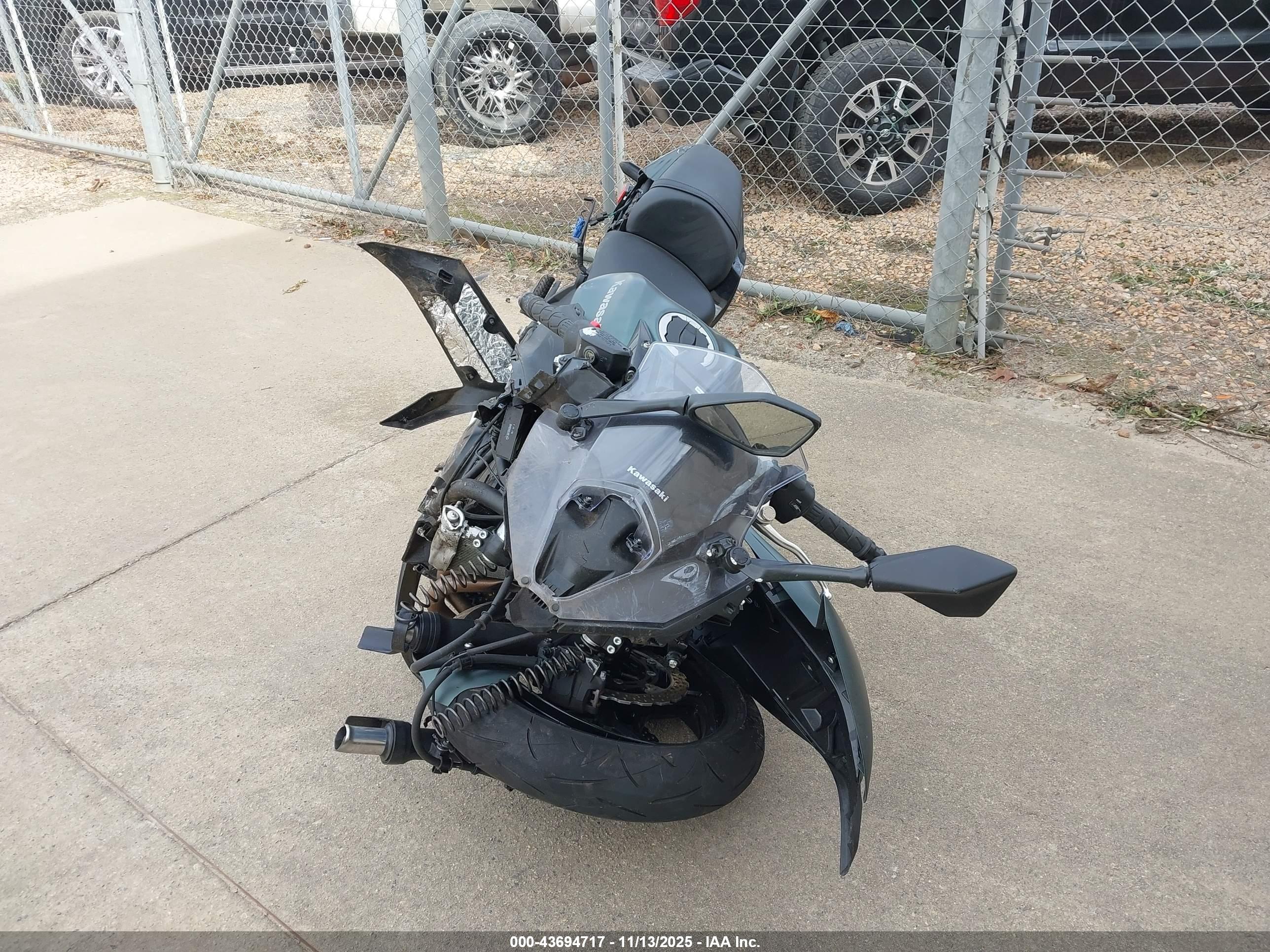 KAWASAKI EX650 image 5