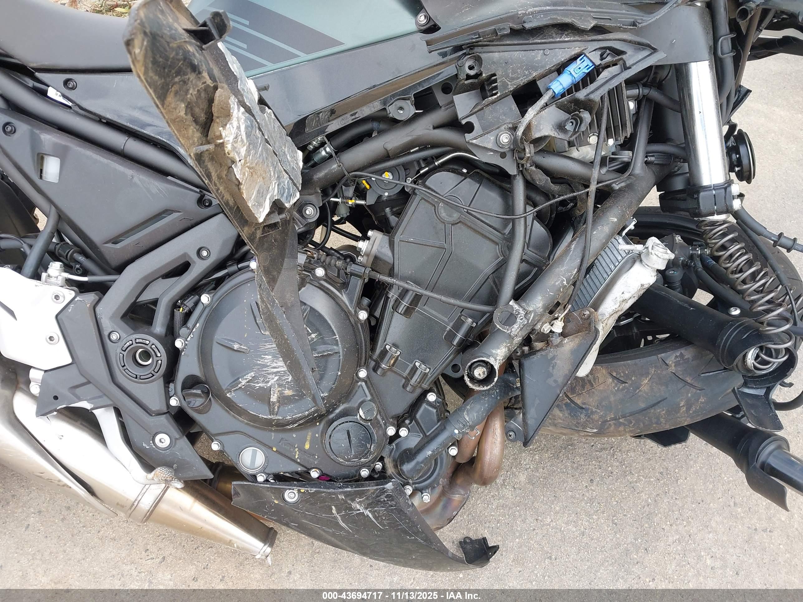 KAWASAKI EX650 image 8