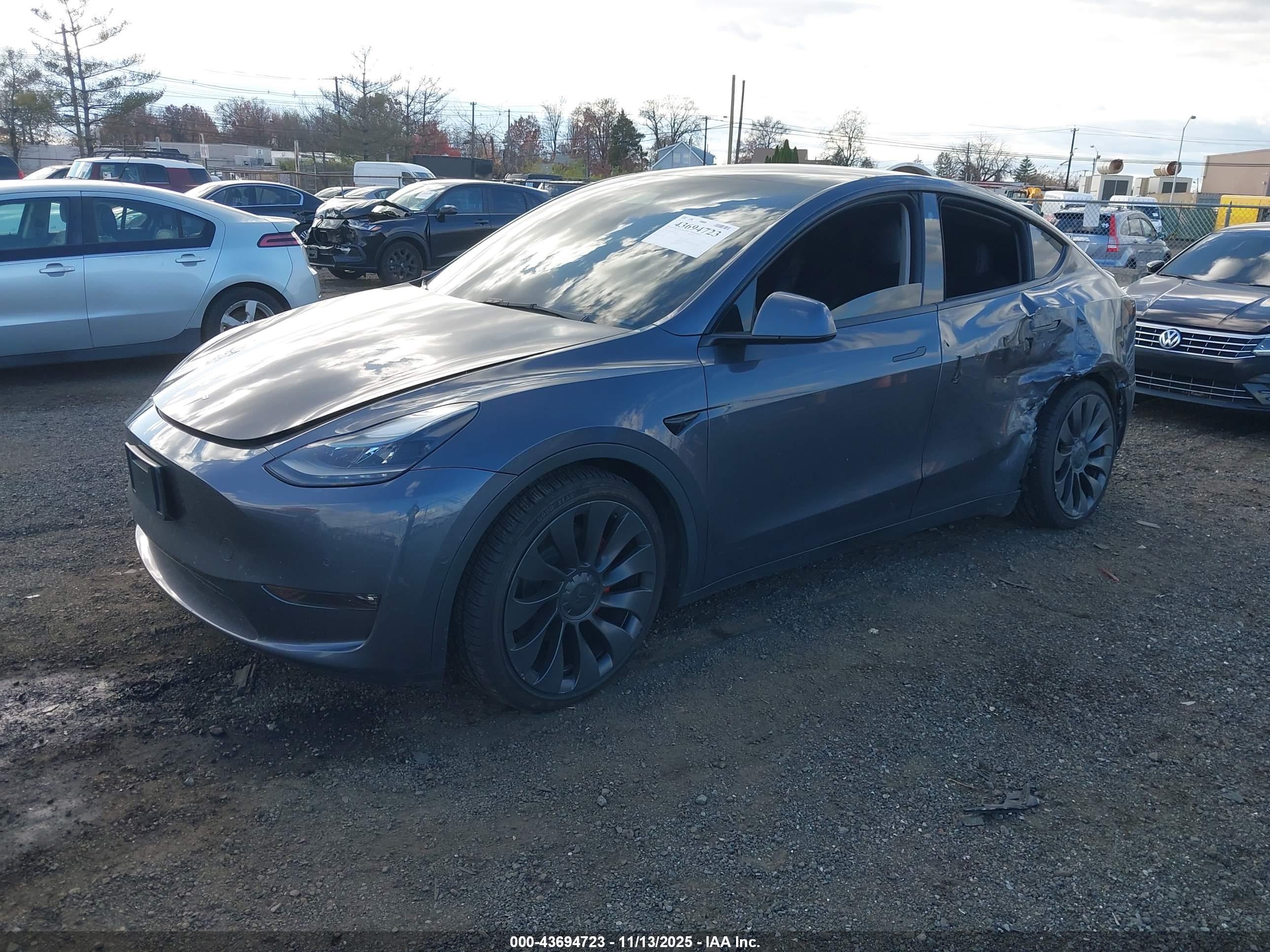 TESLA MODEL image 2