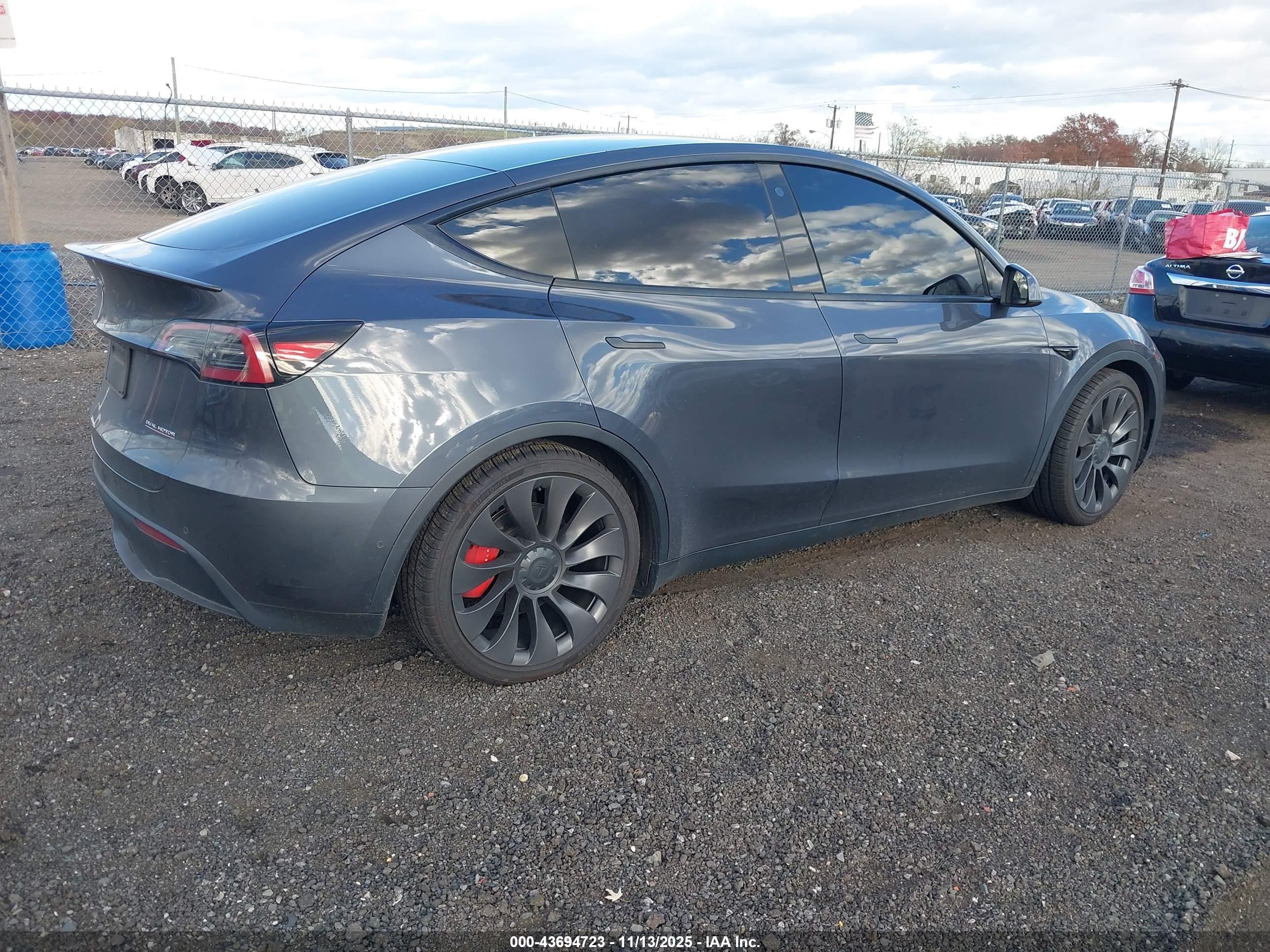 TESLA MODEL image 4