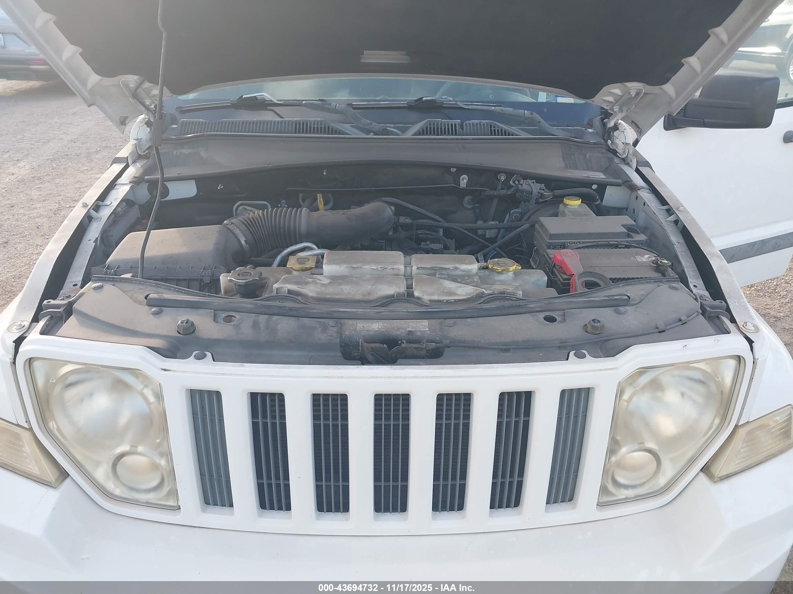 JEEP LIBERTY image 10