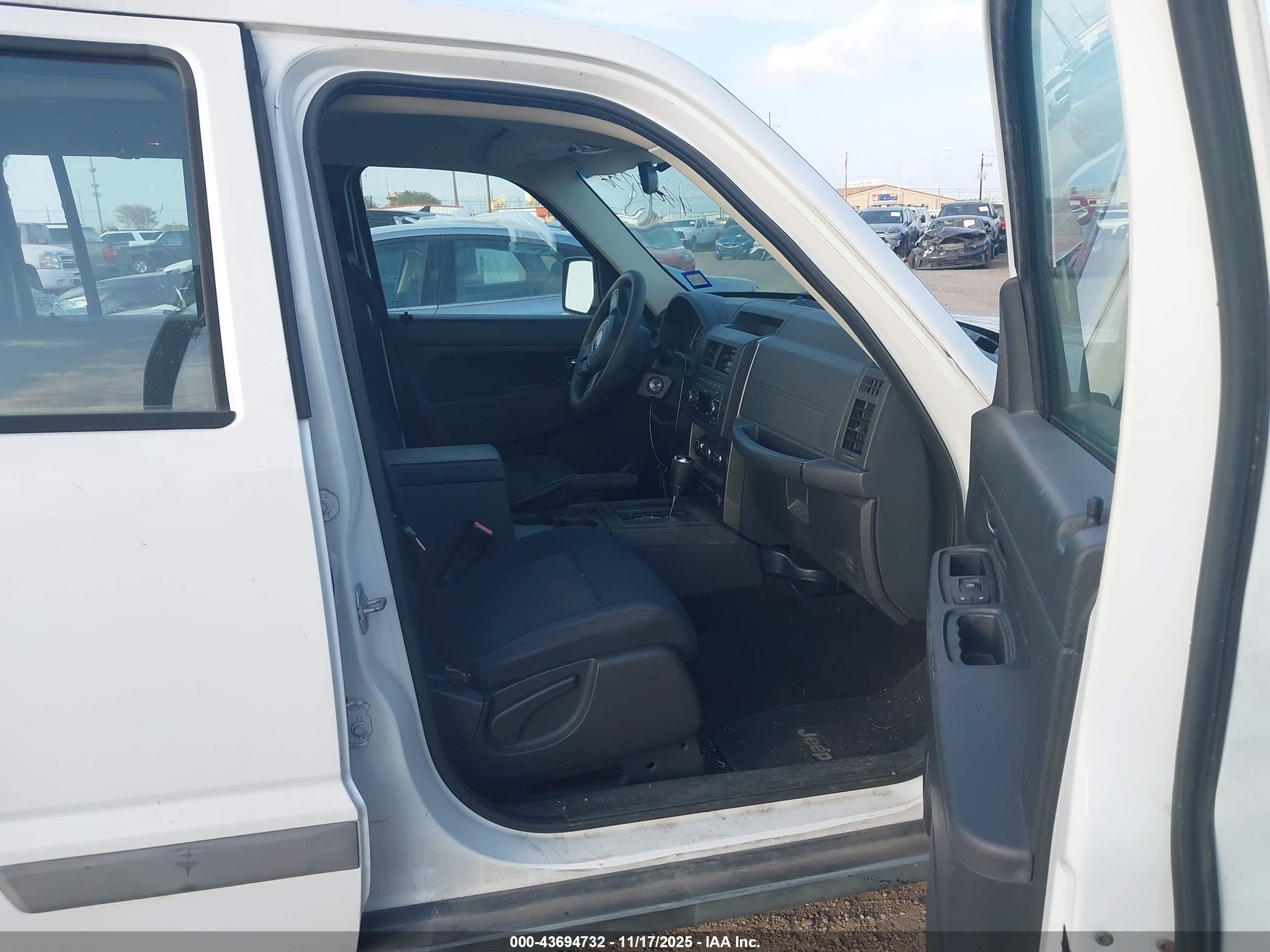 JEEP LIBERTY image 5