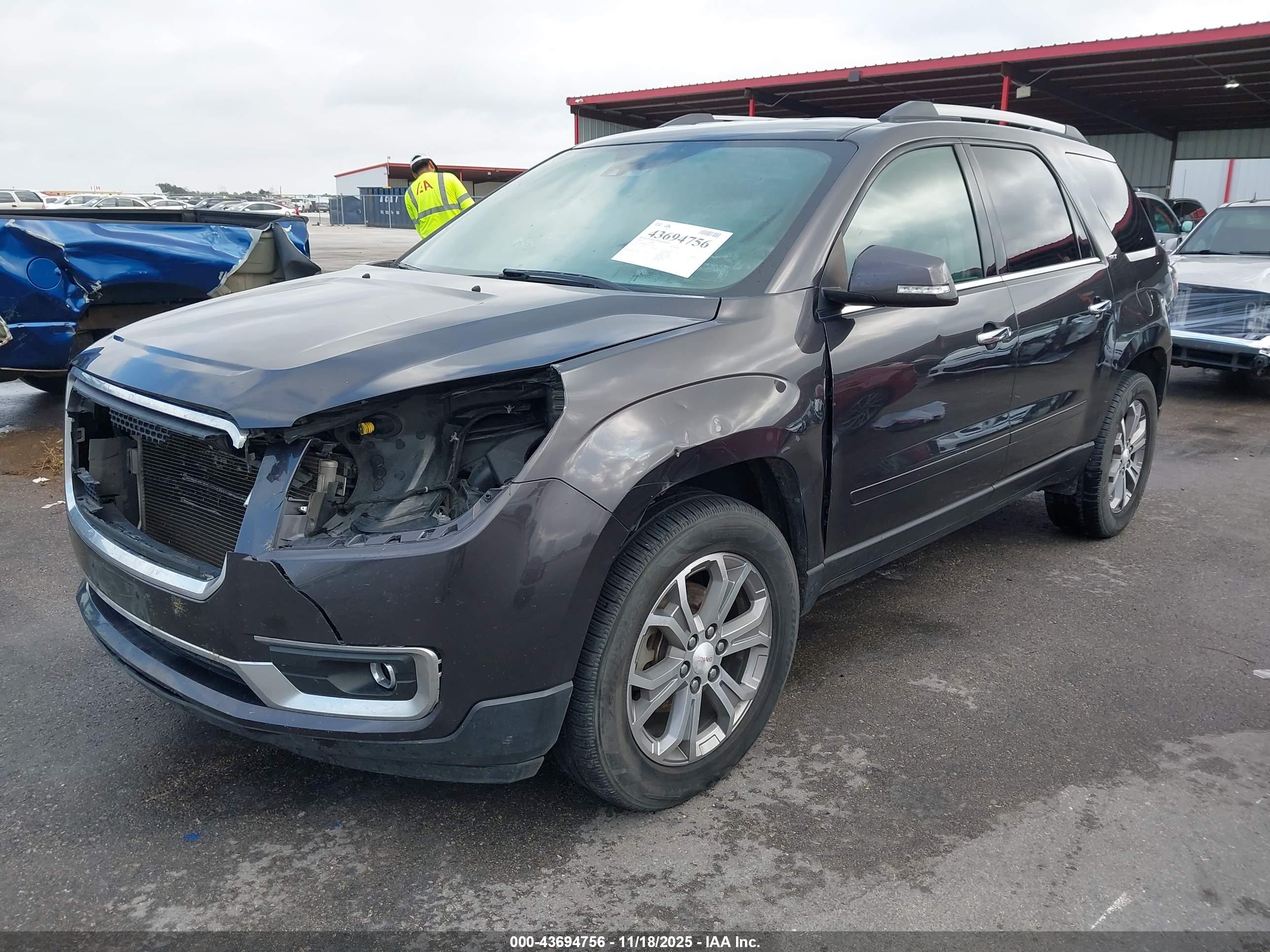 GMC ACADIA image 2