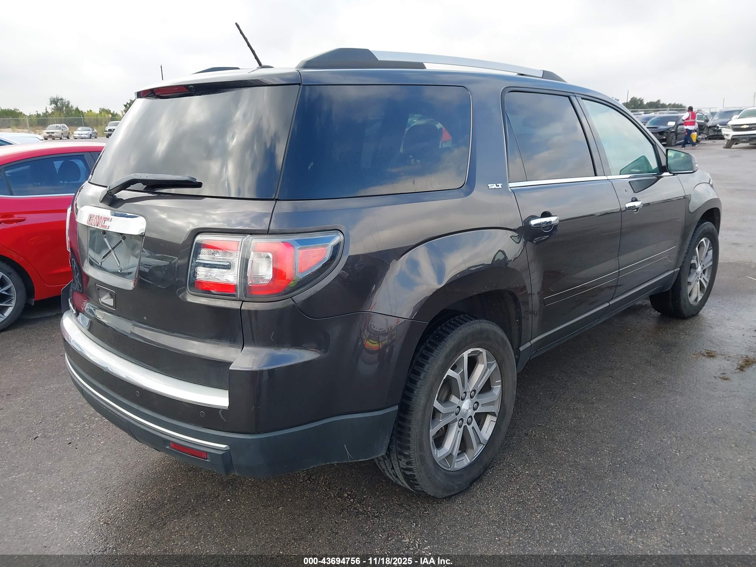 GMC ACADIA image 4