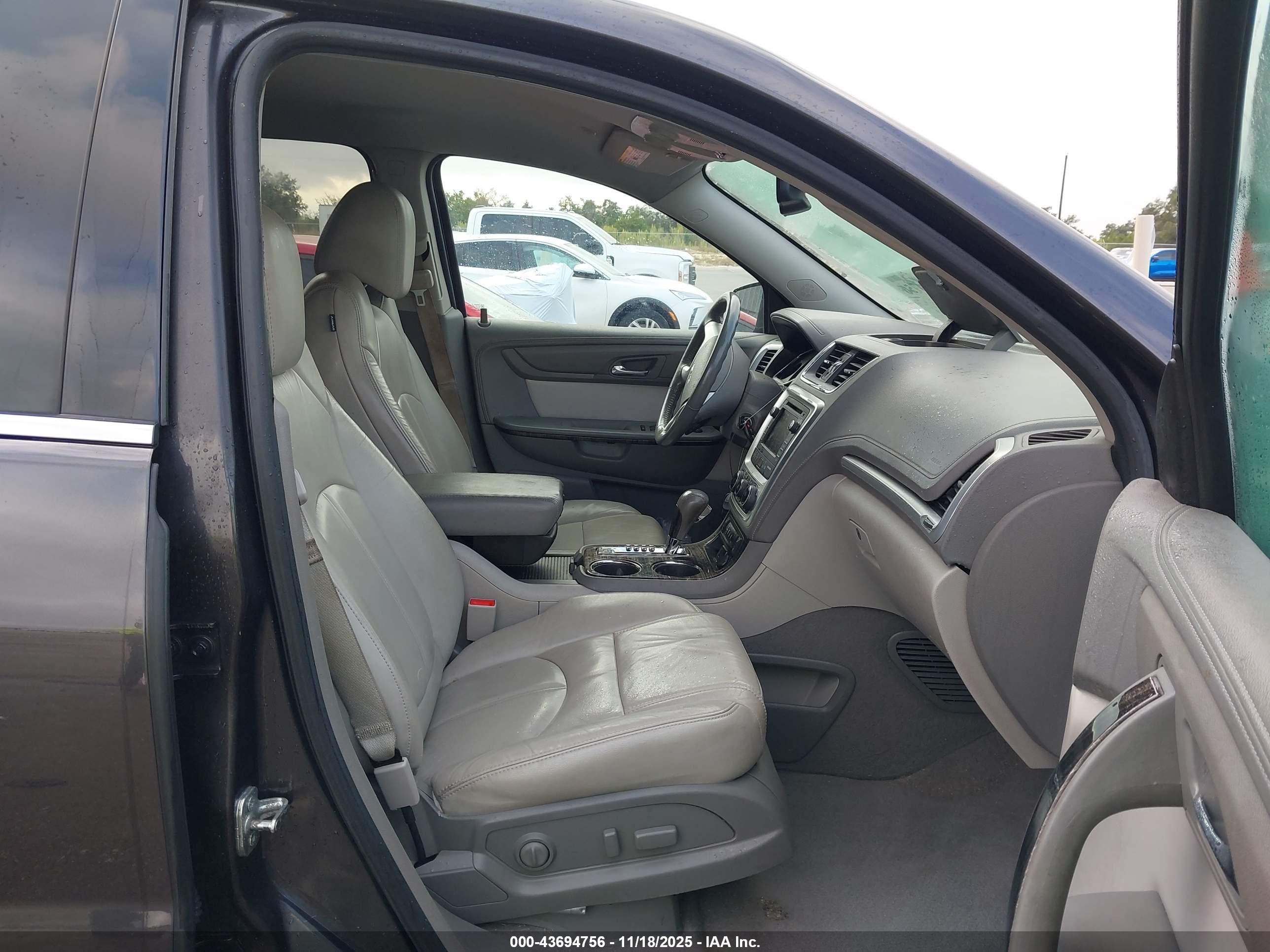 GMC ACADIA image 5