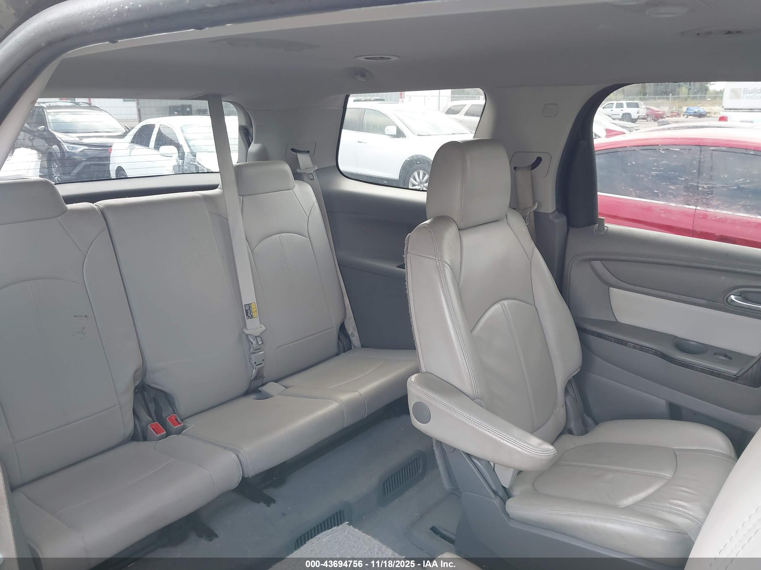 GMC ACADIA image 8