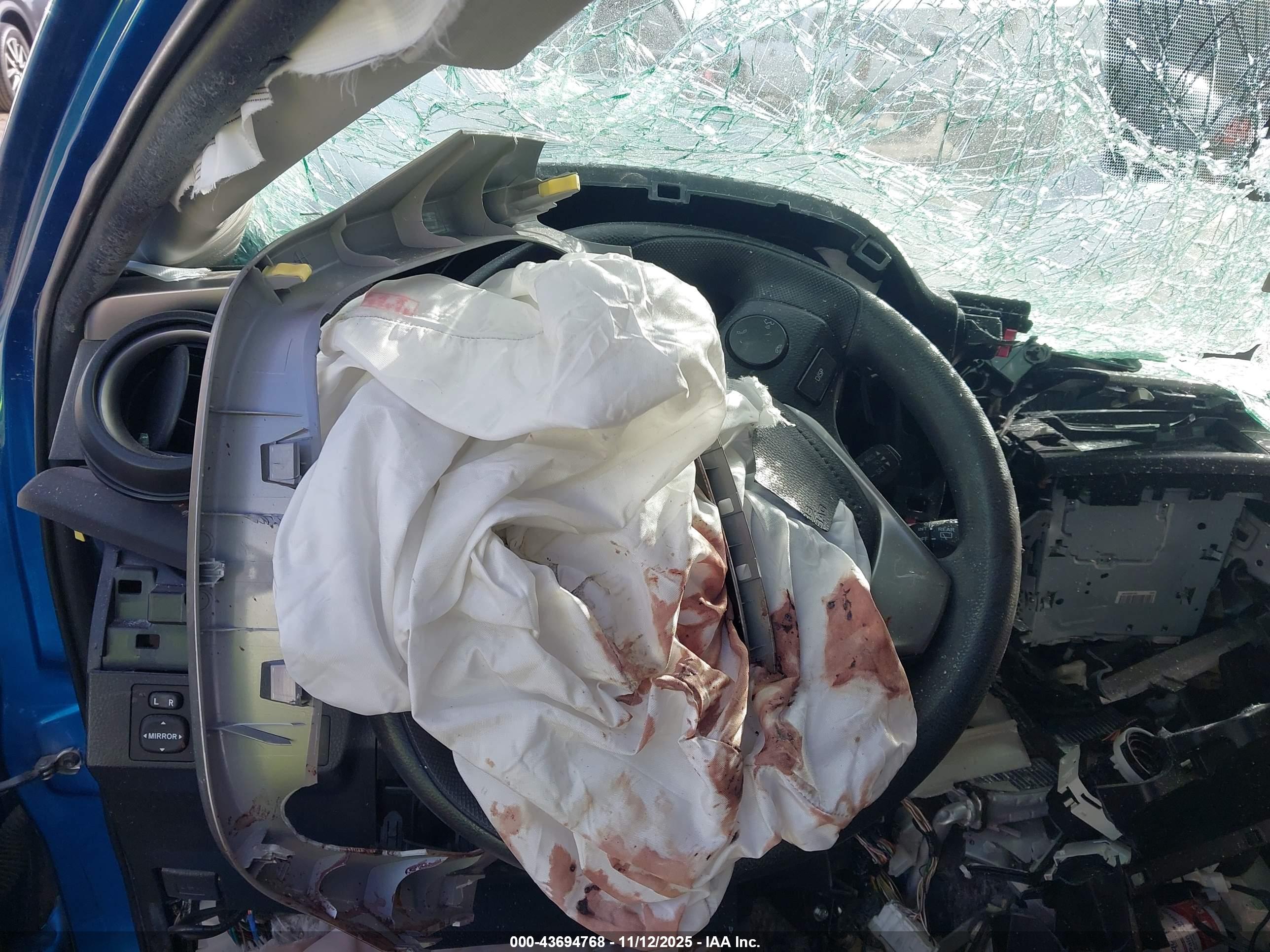 TOYOTA RAV4 image 7
