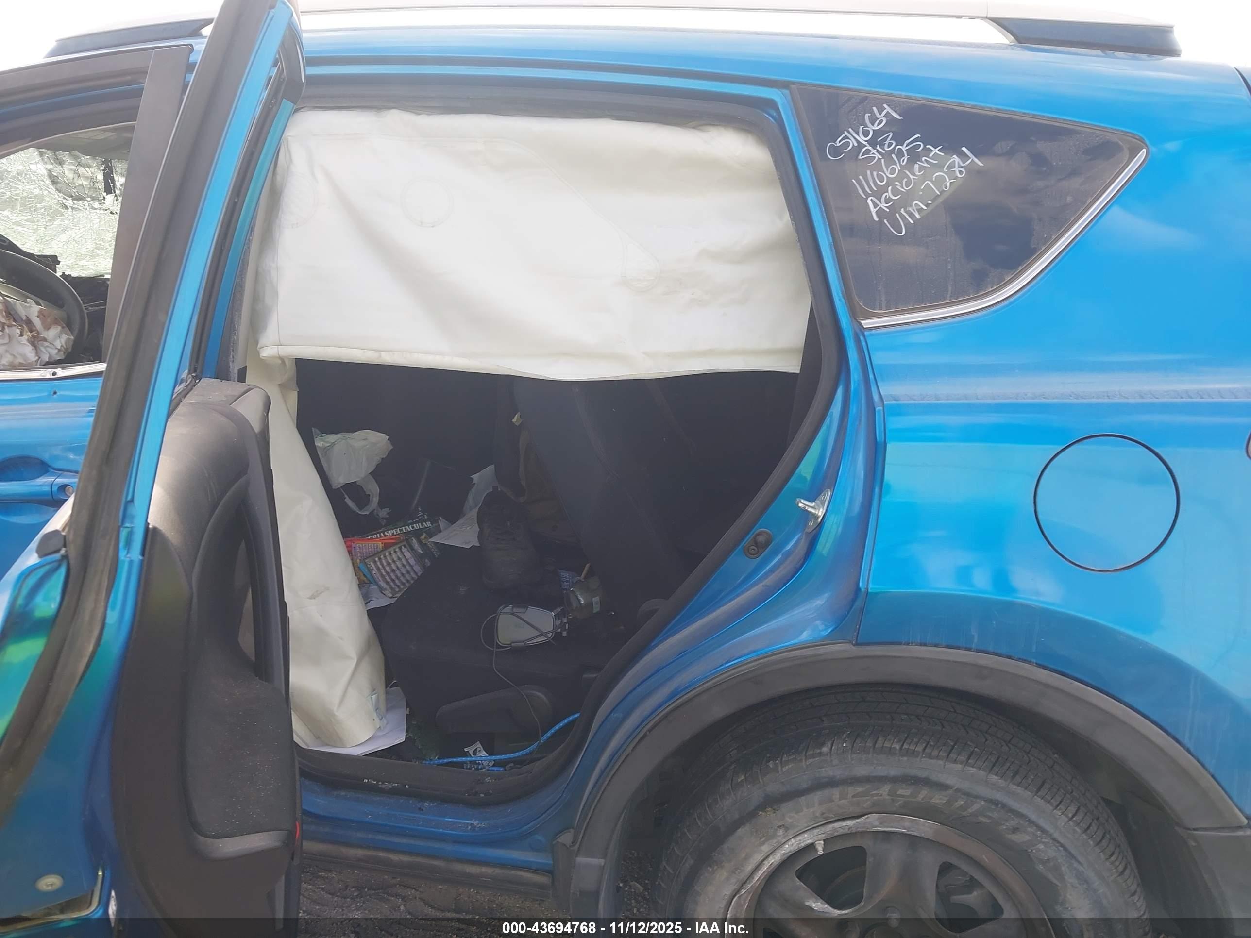 TOYOTA RAV4 image 8