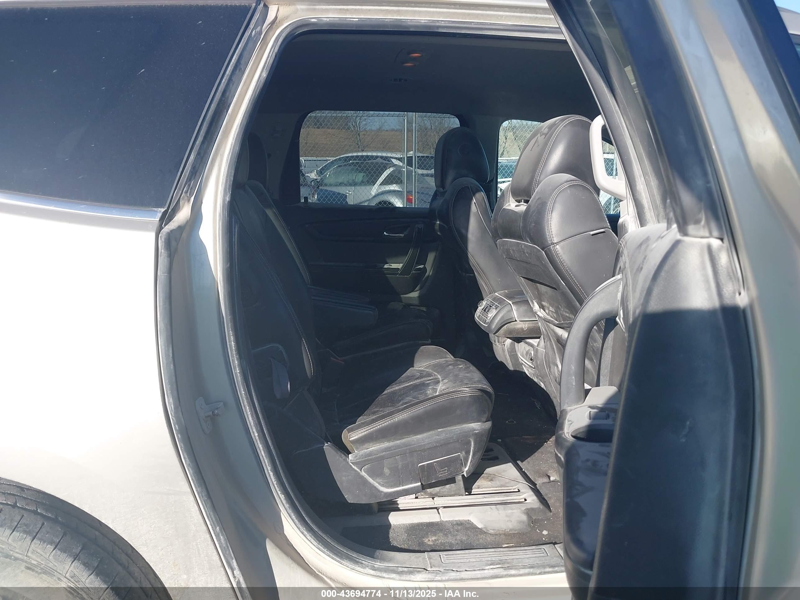 CHEVROLET TRAVERSE image 8