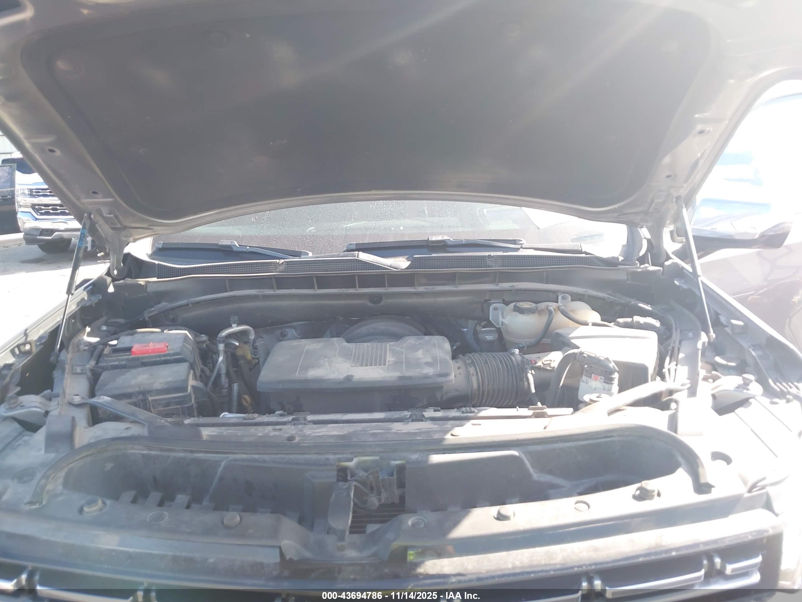 CHEVROLET SUBURBAN image 10