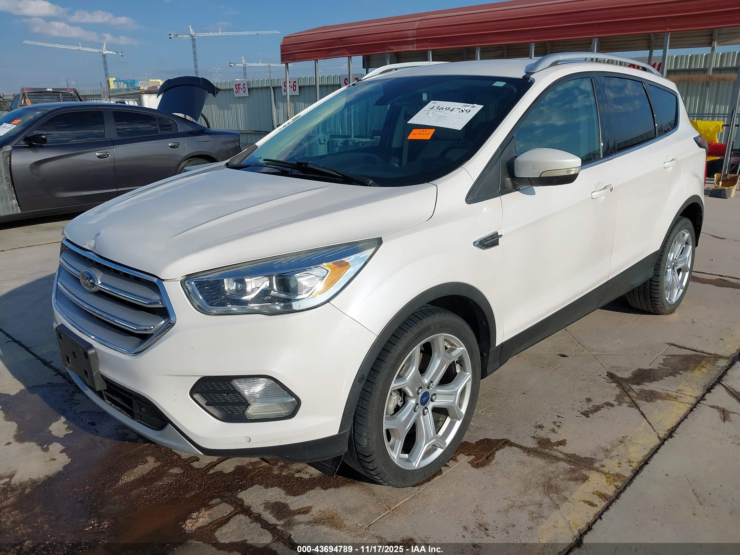 FORD ESCAPE image 2