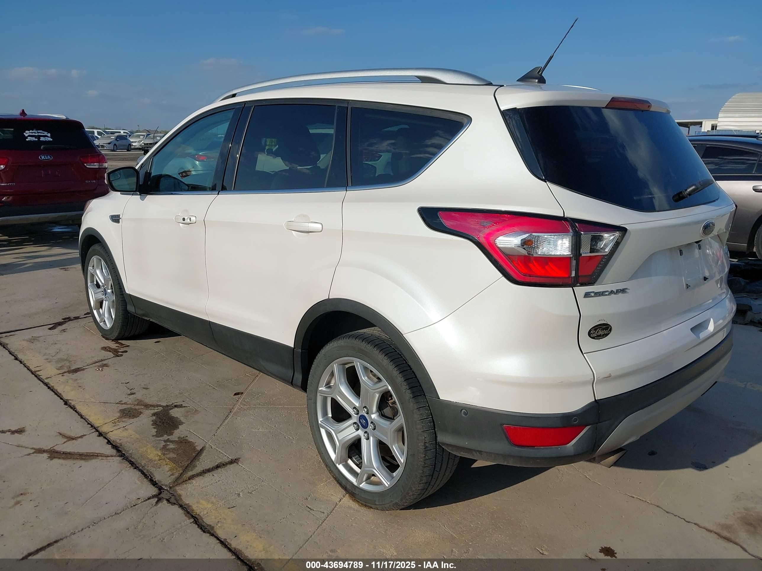 FORD ESCAPE image 3