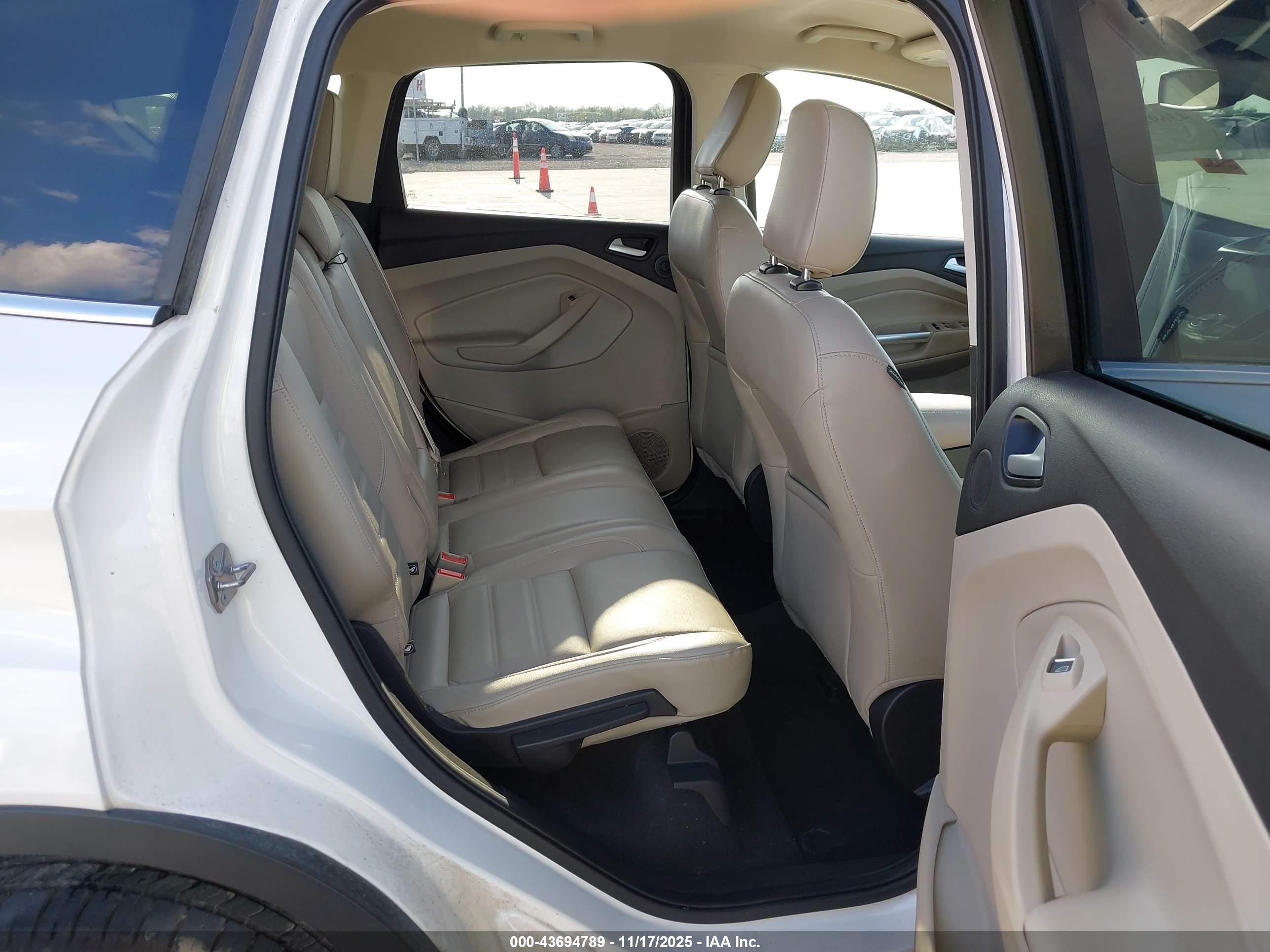FORD ESCAPE image 8
