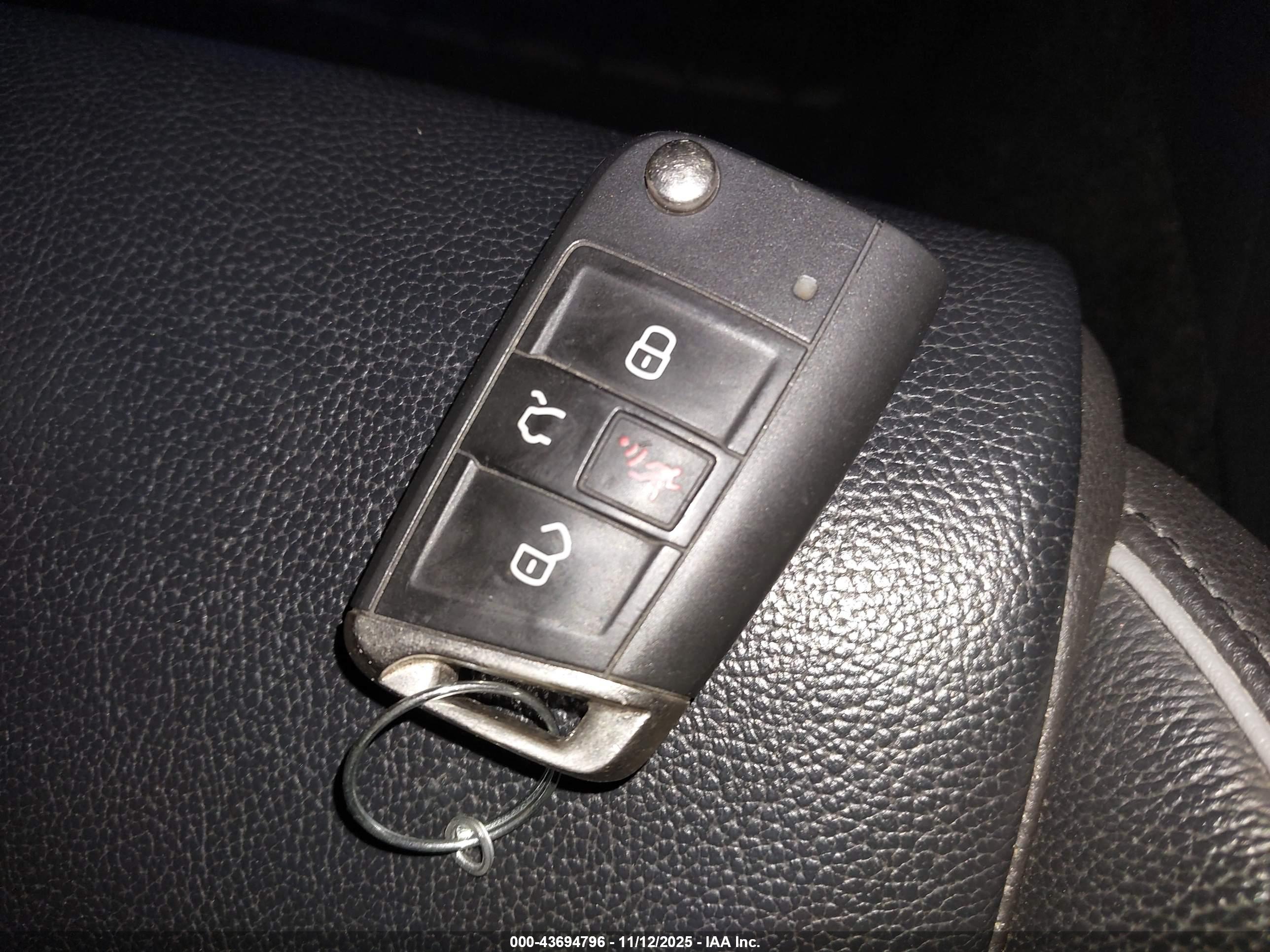 VOLKSWAGEN GOLF image 11