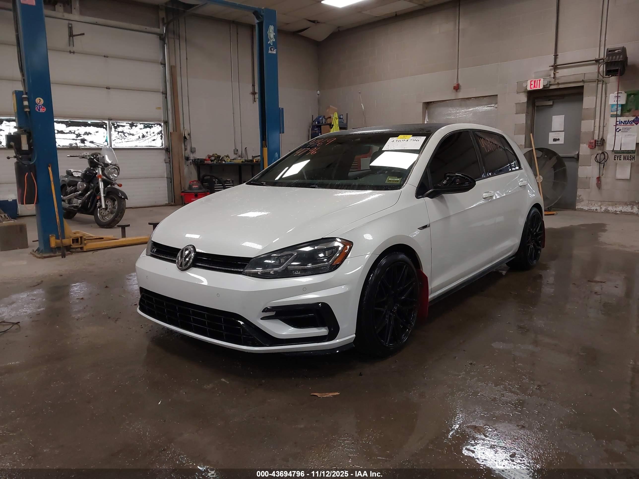 VOLKSWAGEN GOLF image 2