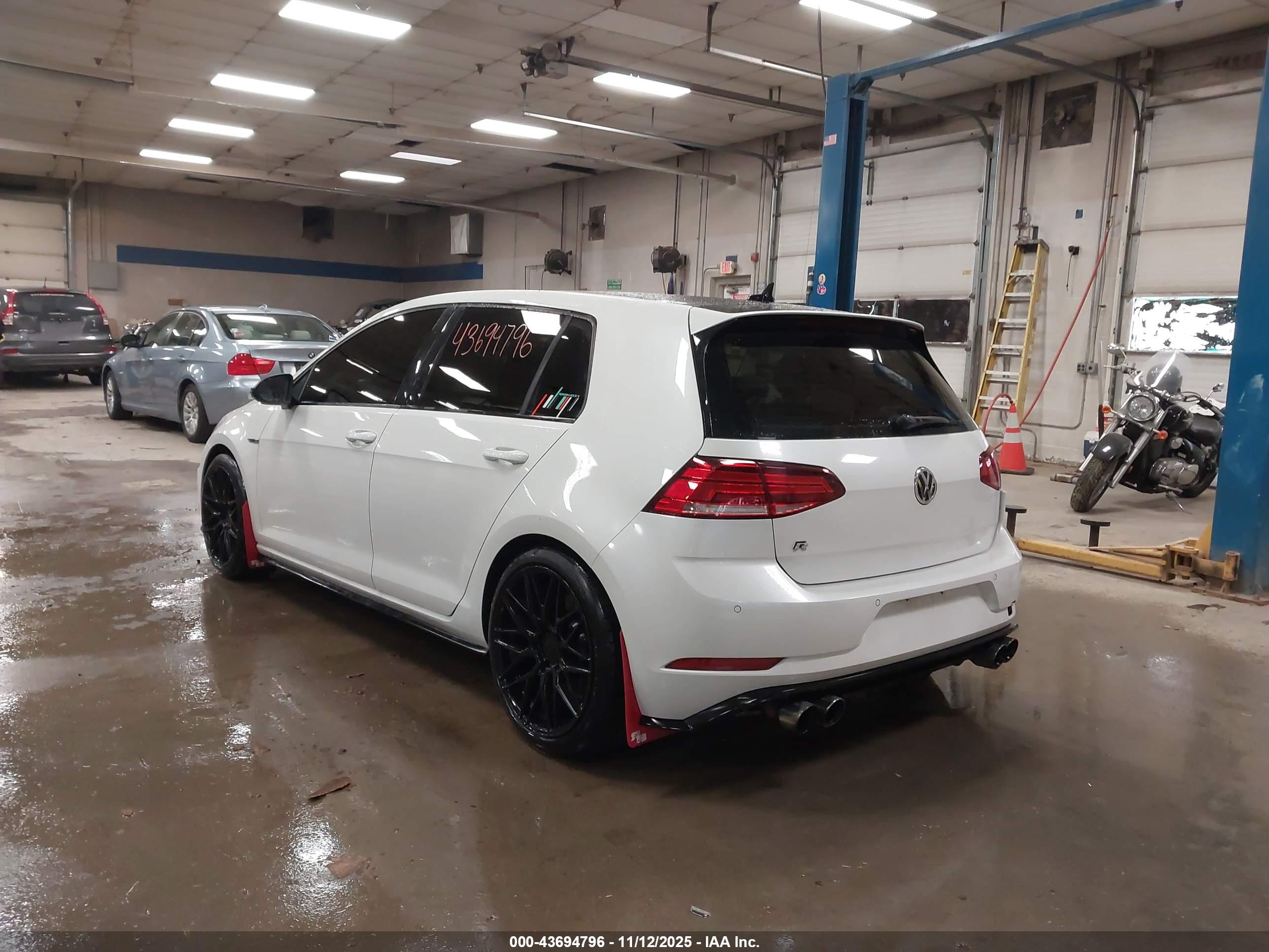 VOLKSWAGEN GOLF image 3