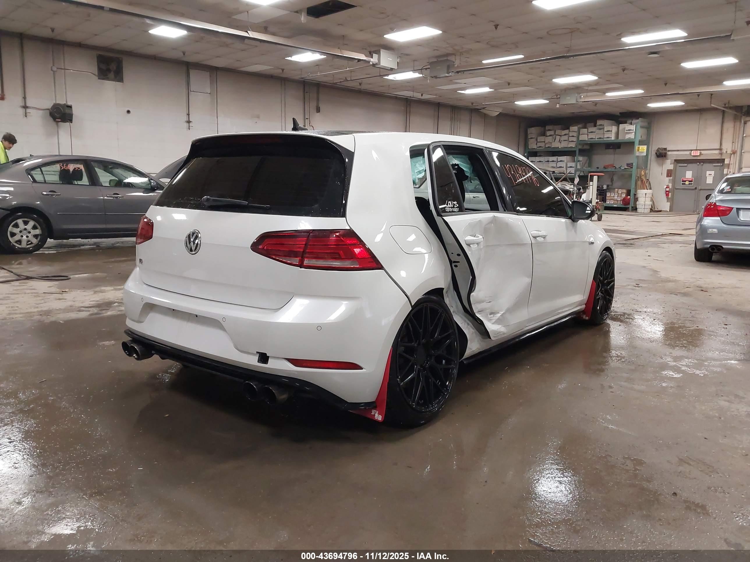 VOLKSWAGEN GOLF image 4
