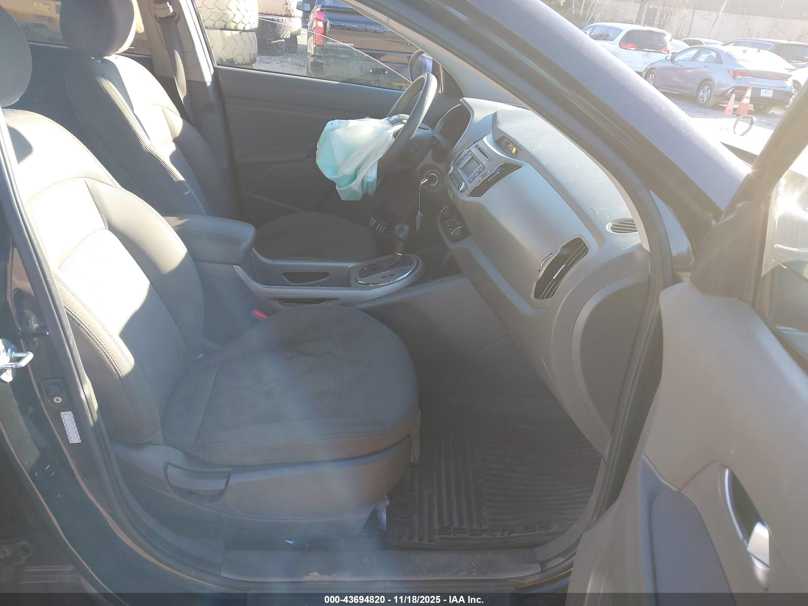 KIA SPORTAGE image 5