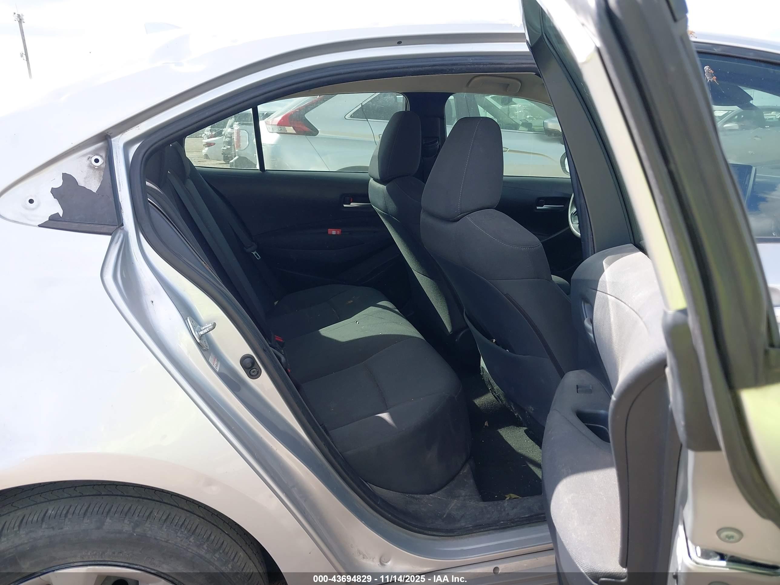 TOYOTA COROLLA image 8