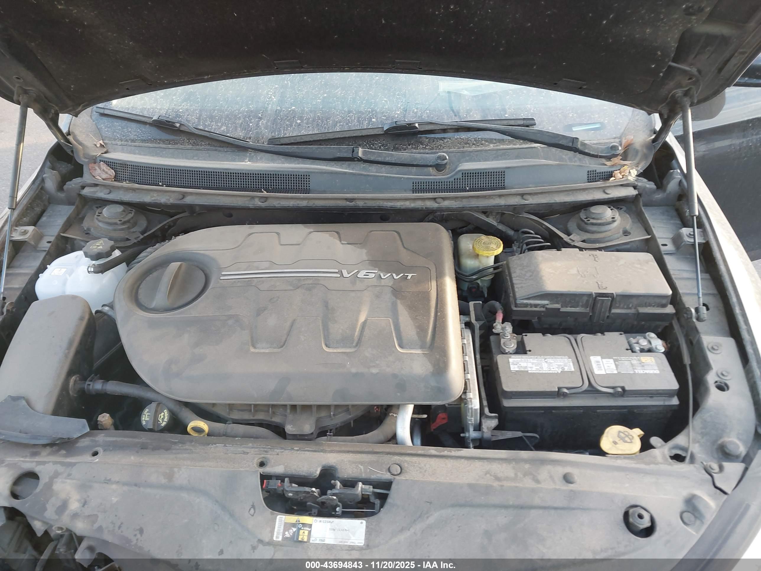 CHRYSLER 200 image 10