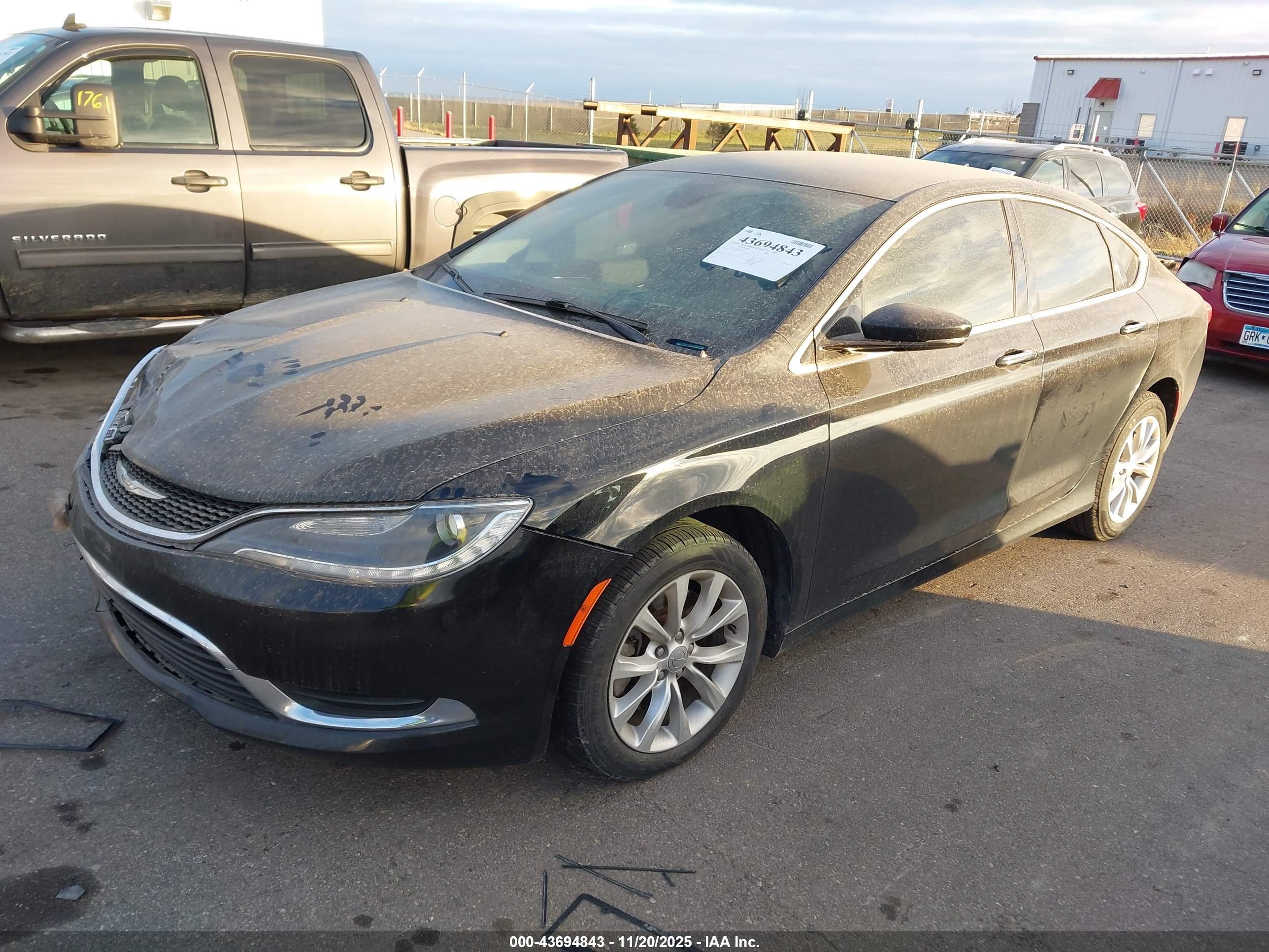 CHRYSLER 200 image 2