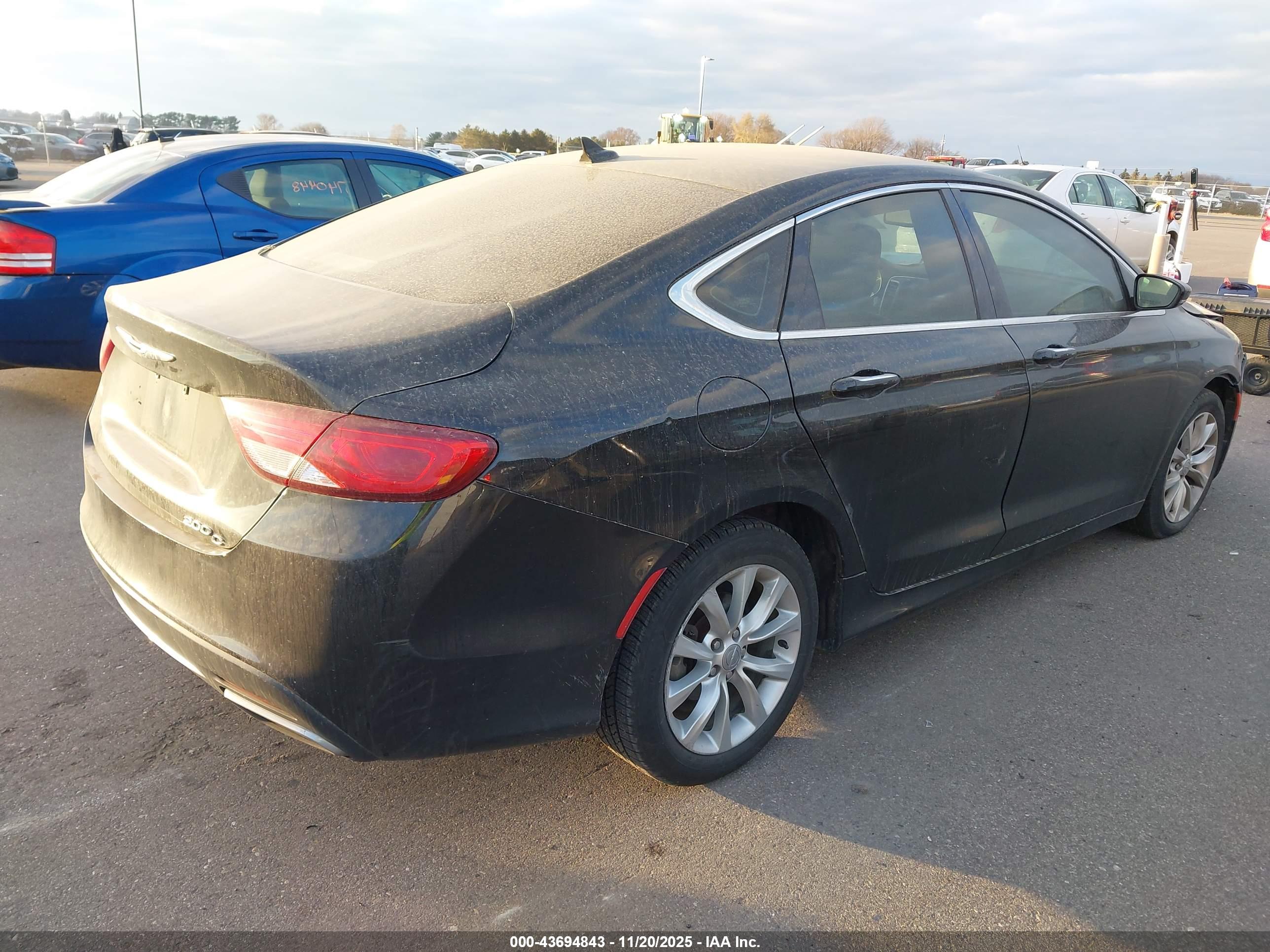 CHRYSLER 200 image 4