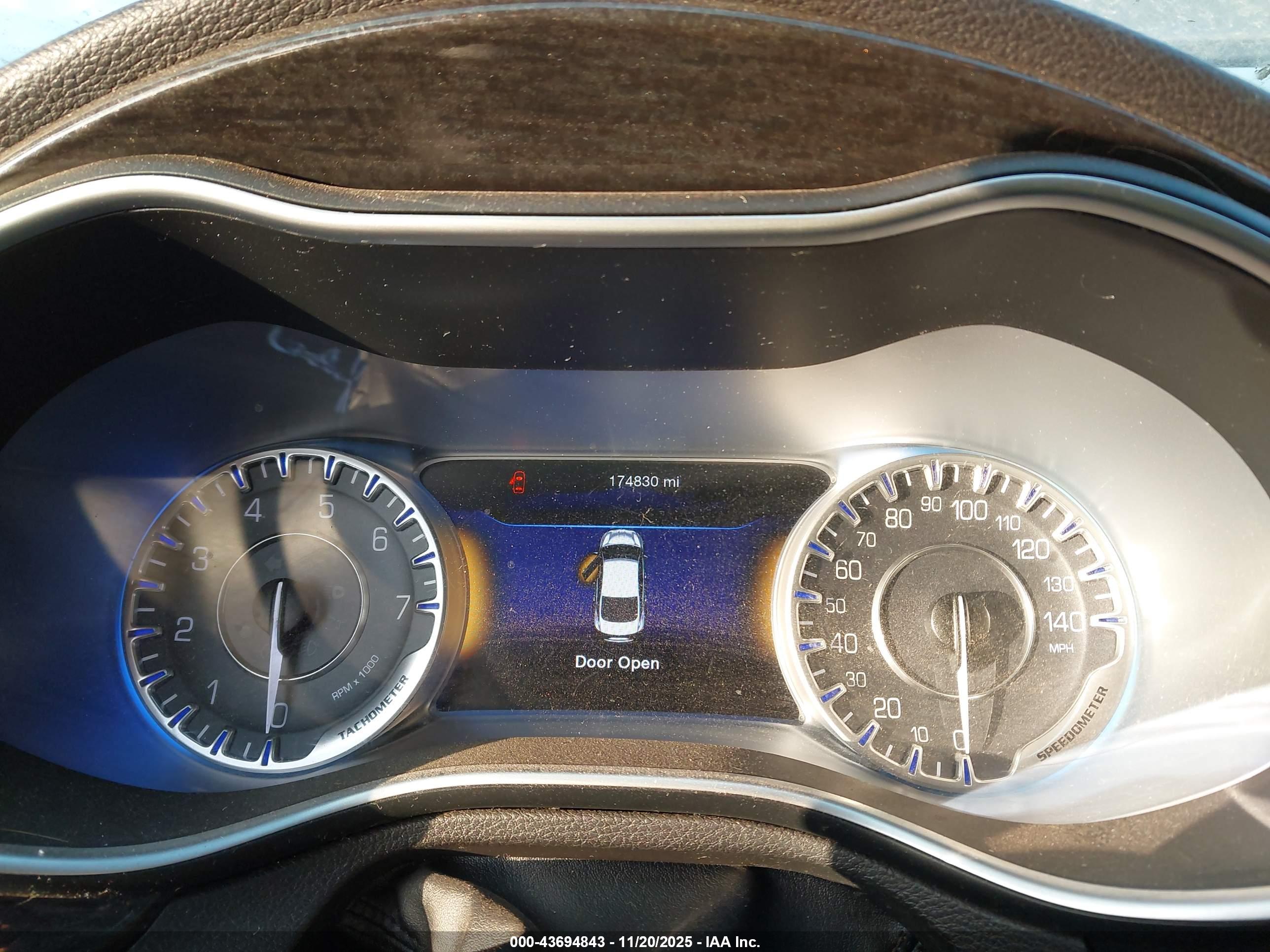 CHRYSLER 200 image 7