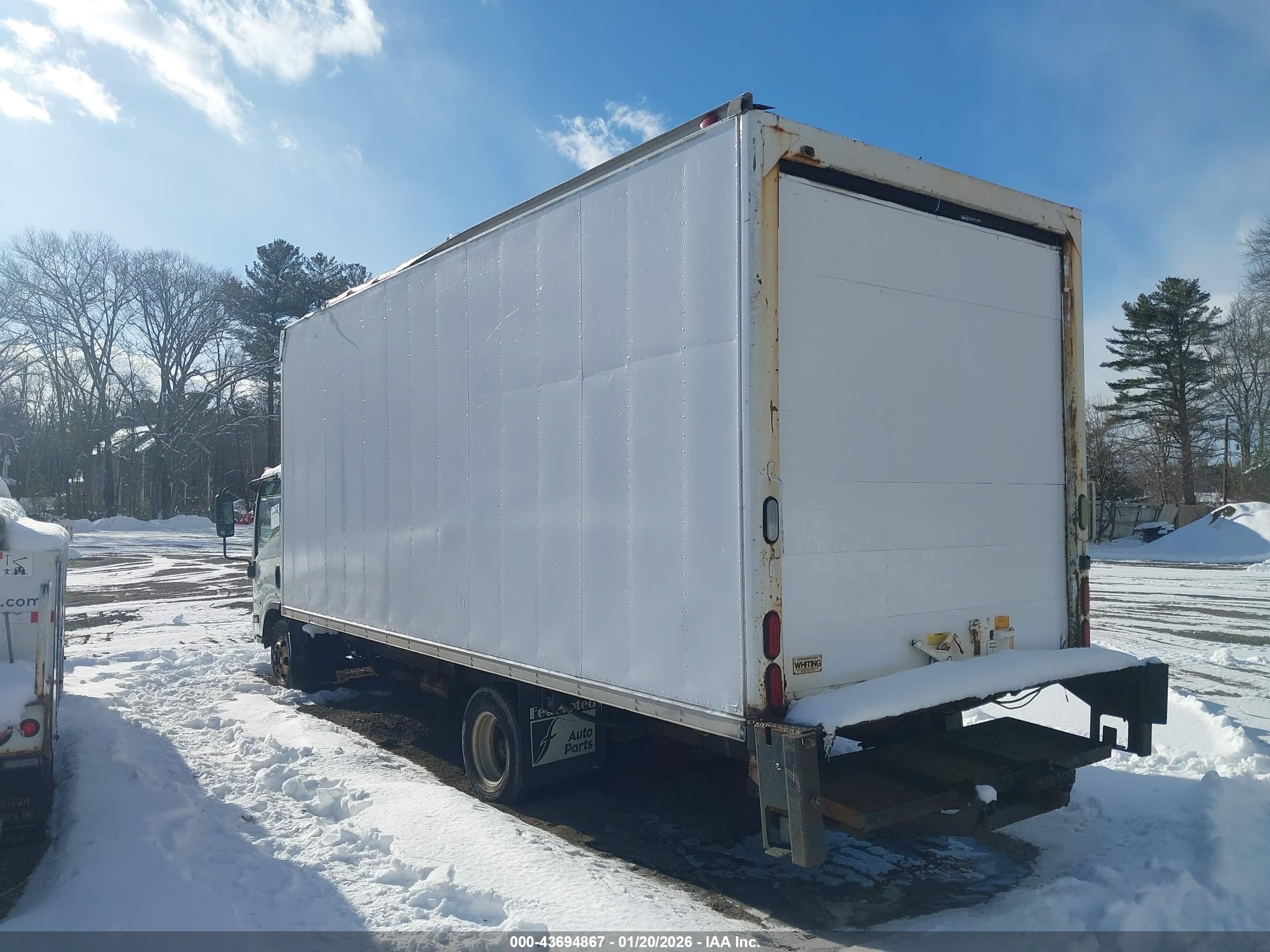 ISUZU NPR image 3
