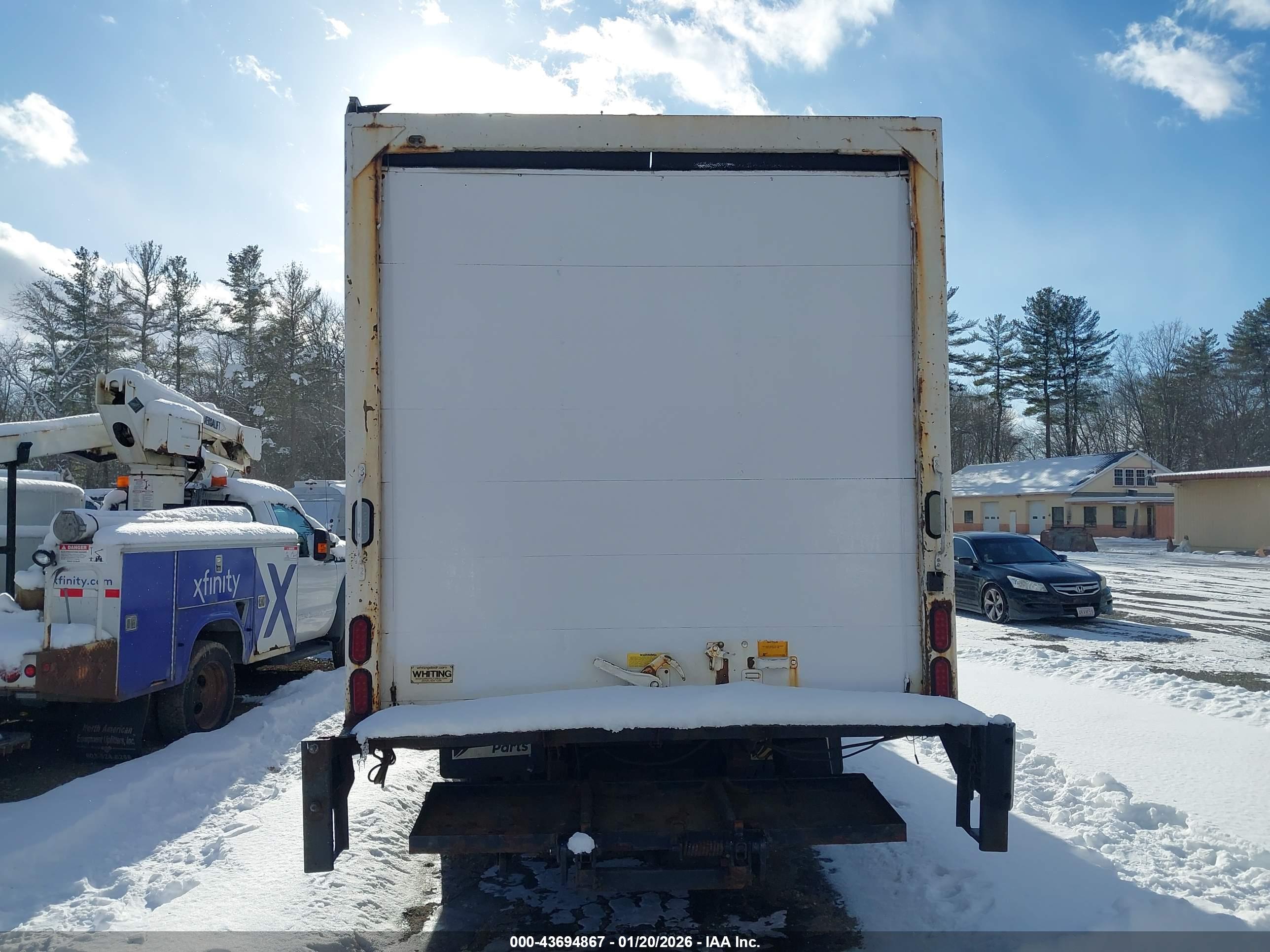 ISUZU NPR image 7