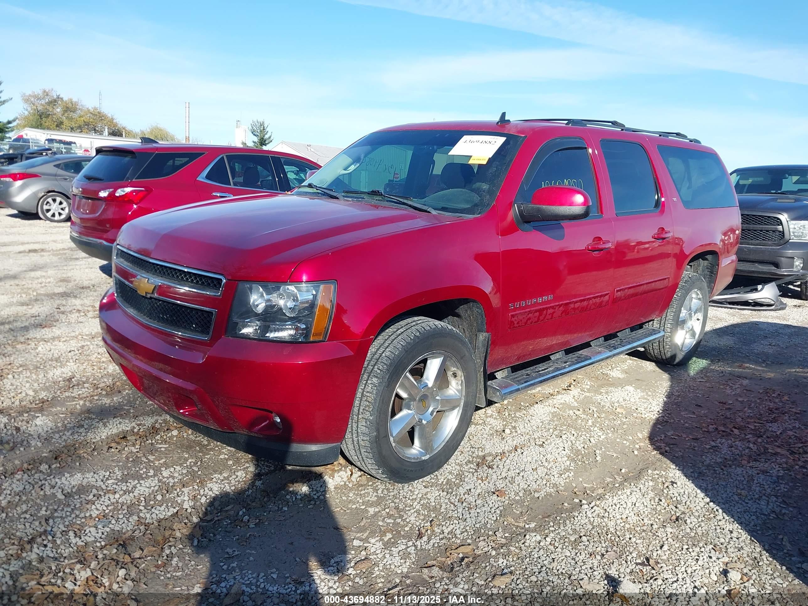 CHEVROLET SUBURBAN image 2