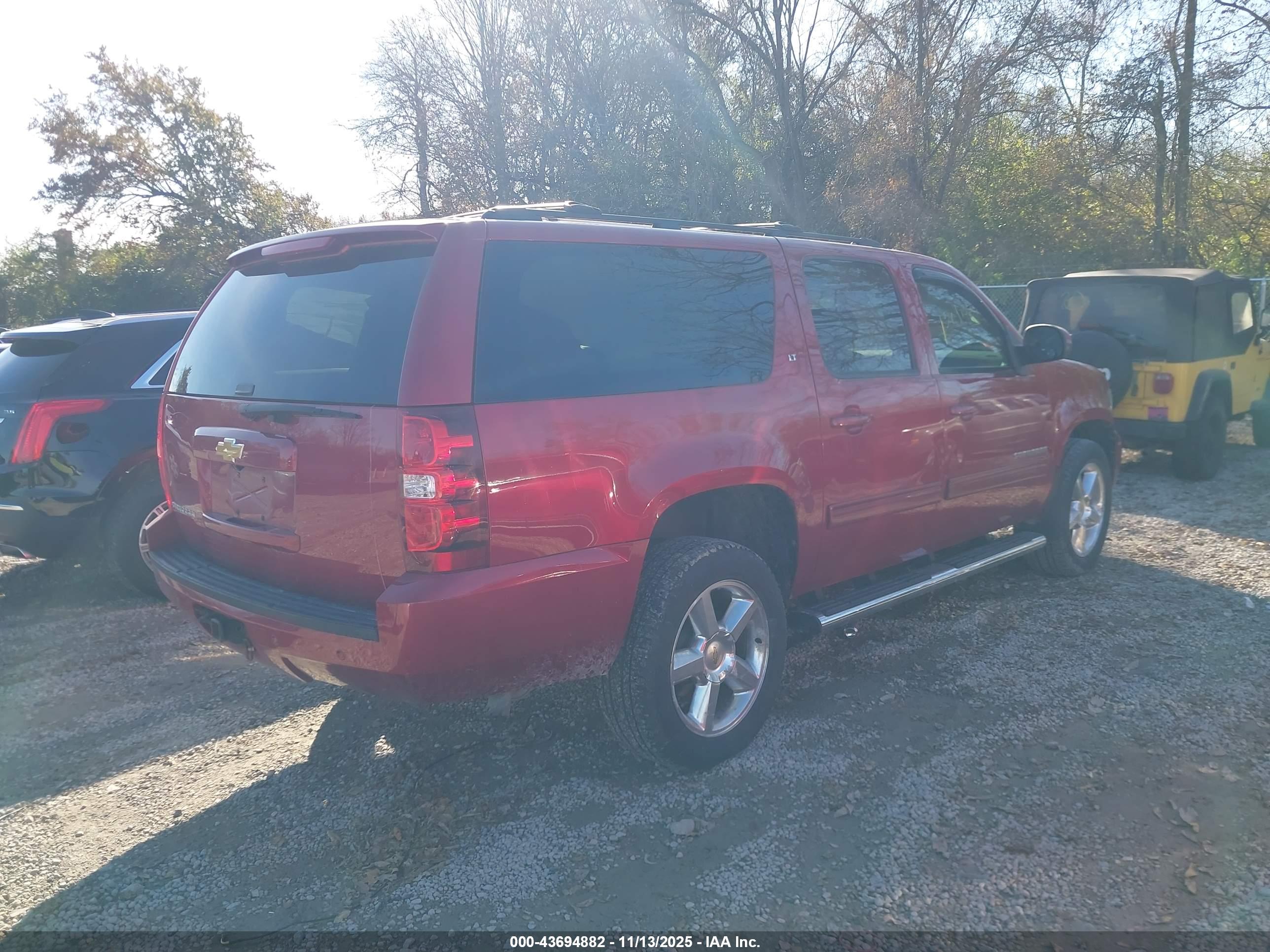 CHEVROLET SUBURBAN image 4