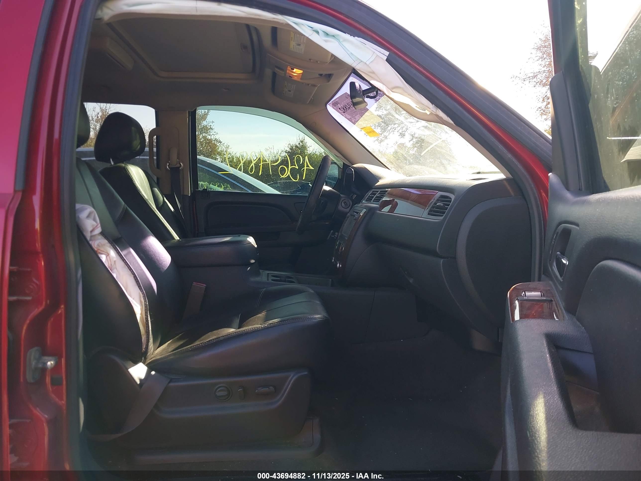 CHEVROLET SUBURBAN image 5