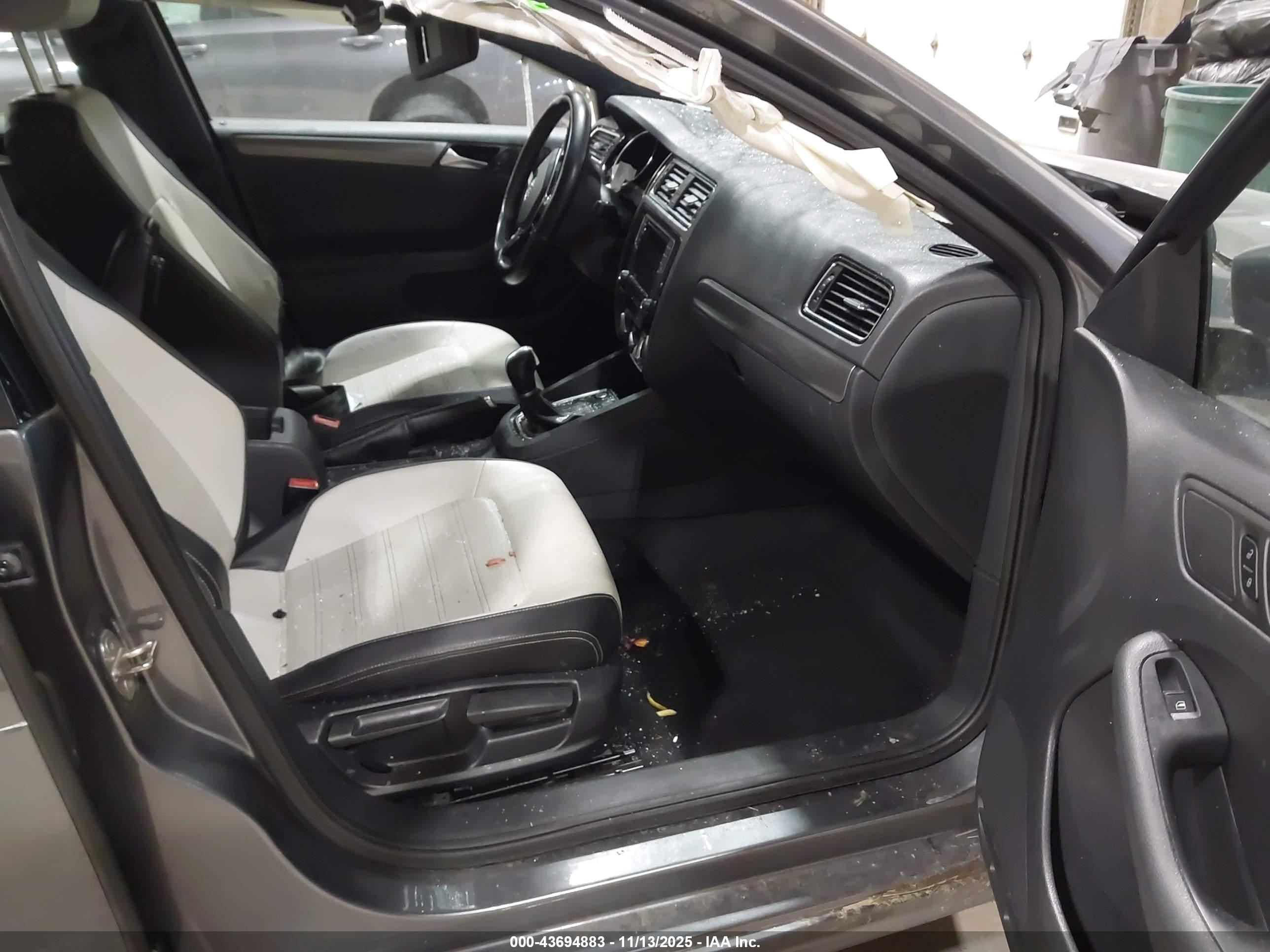 VOLKSWAGEN JETTA image 5