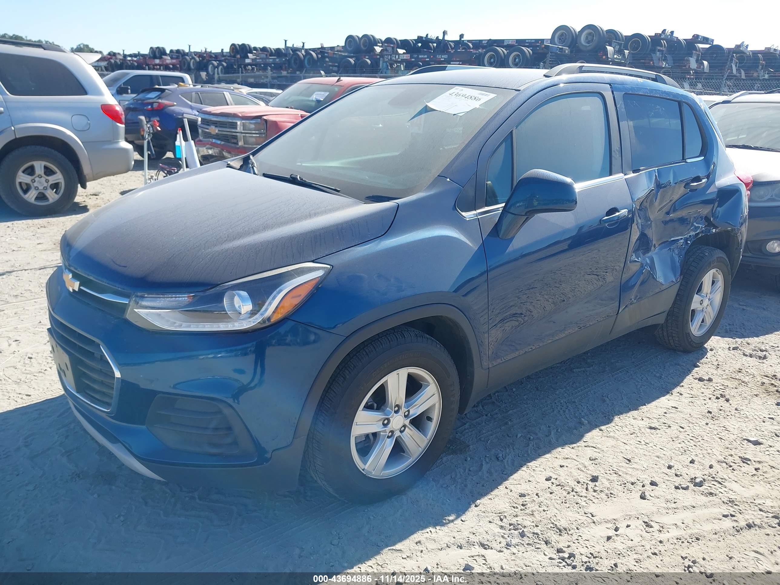 CHEVROLET TRAX image 2