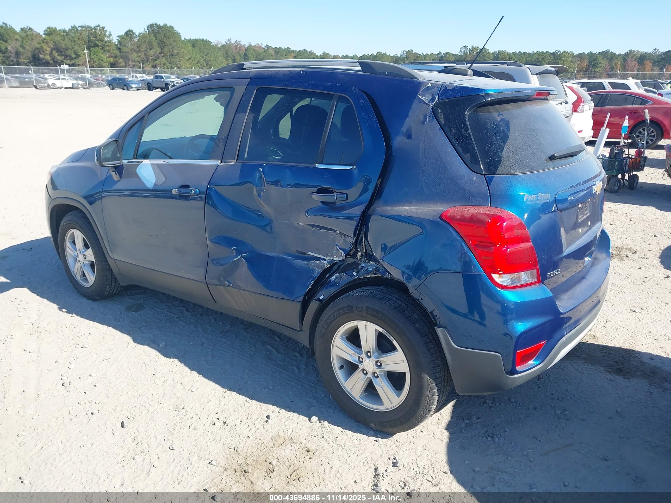CHEVROLET TRAX image 3