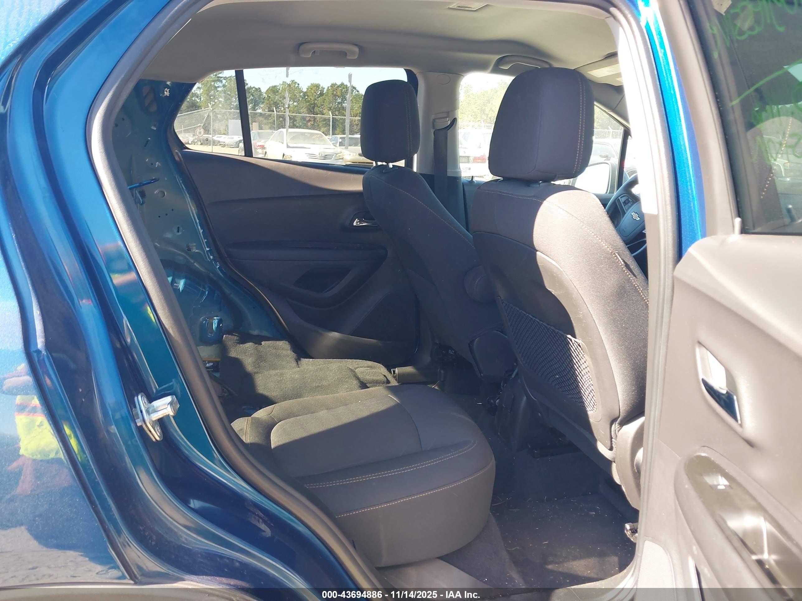 CHEVROLET TRAX image 8