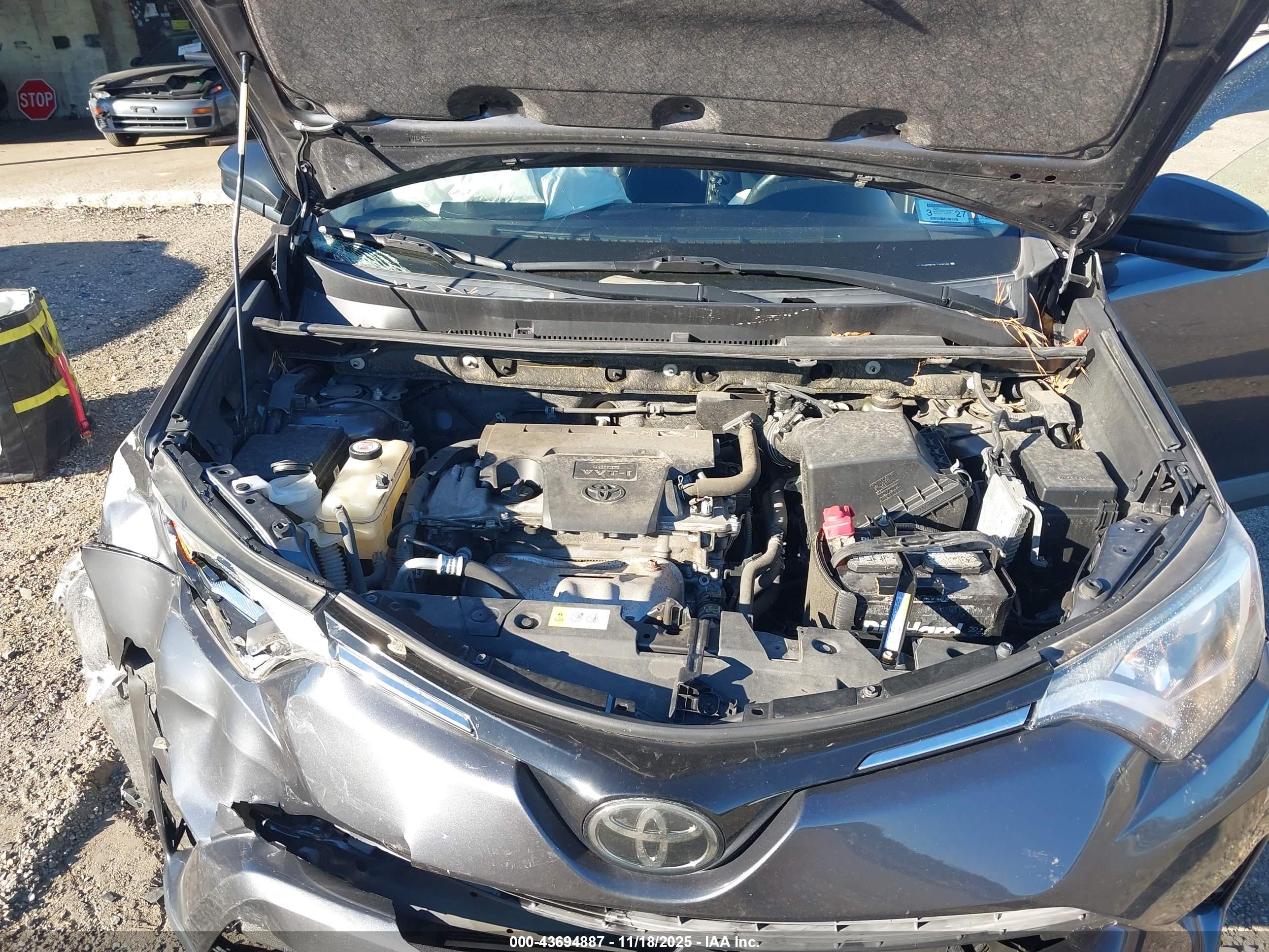 TOYOTA RAV4 image 10