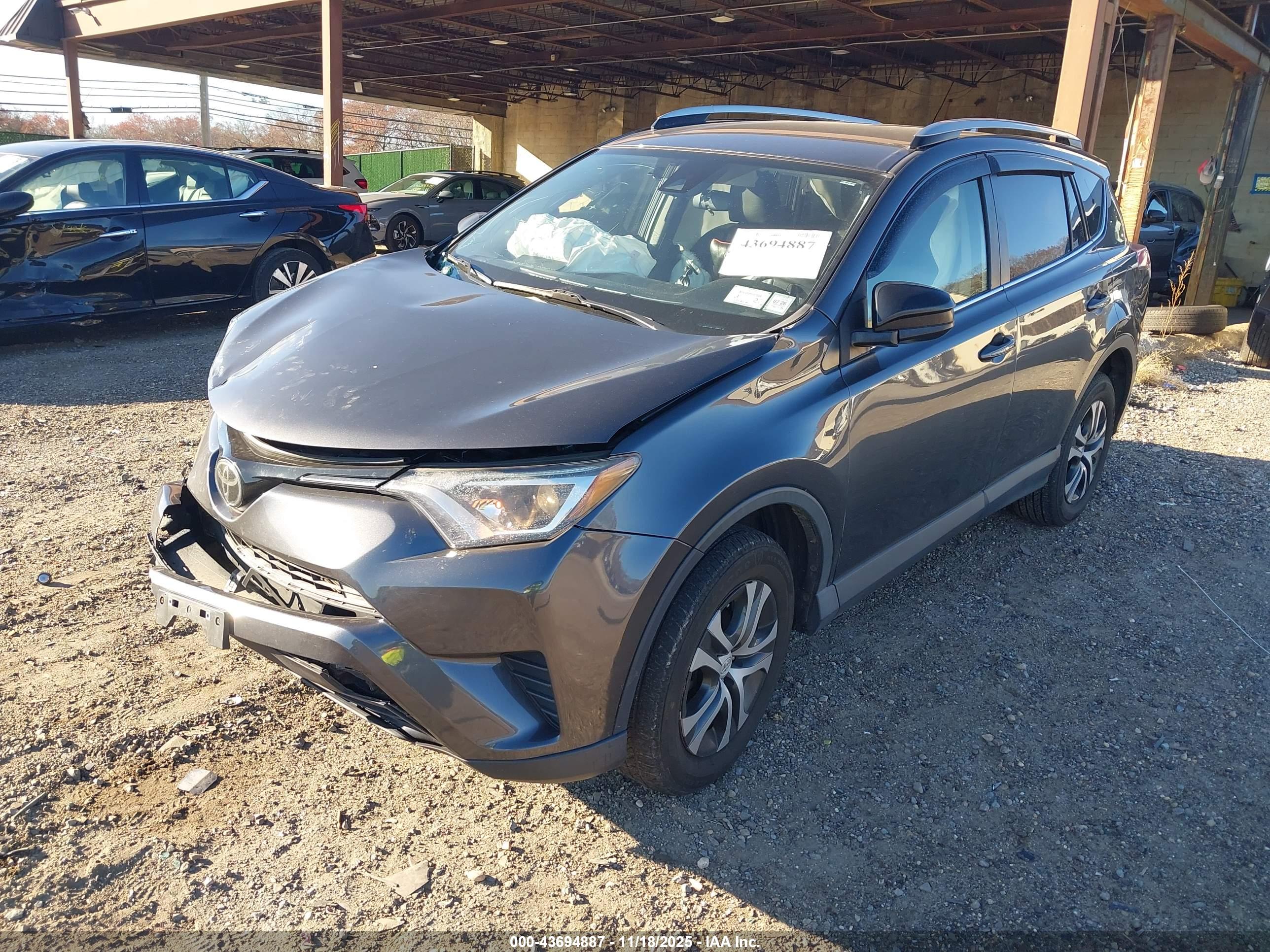 TOYOTA RAV4 image 2