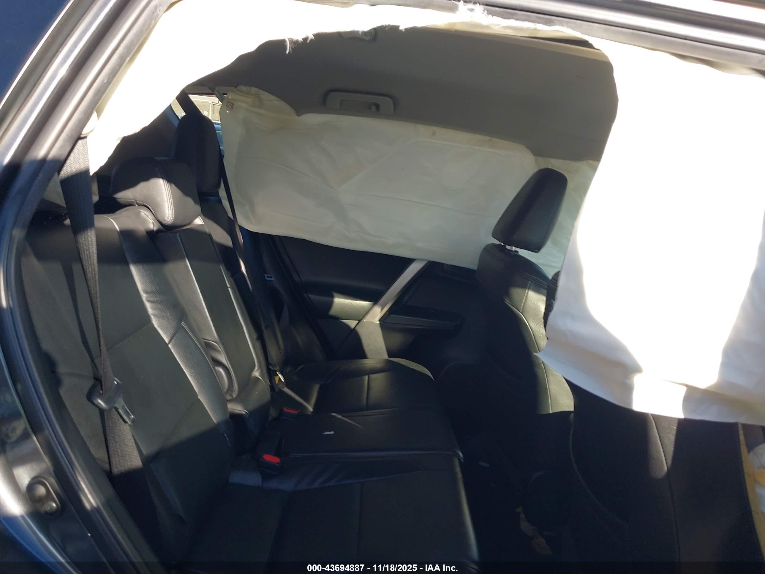 TOYOTA RAV4 image 8
