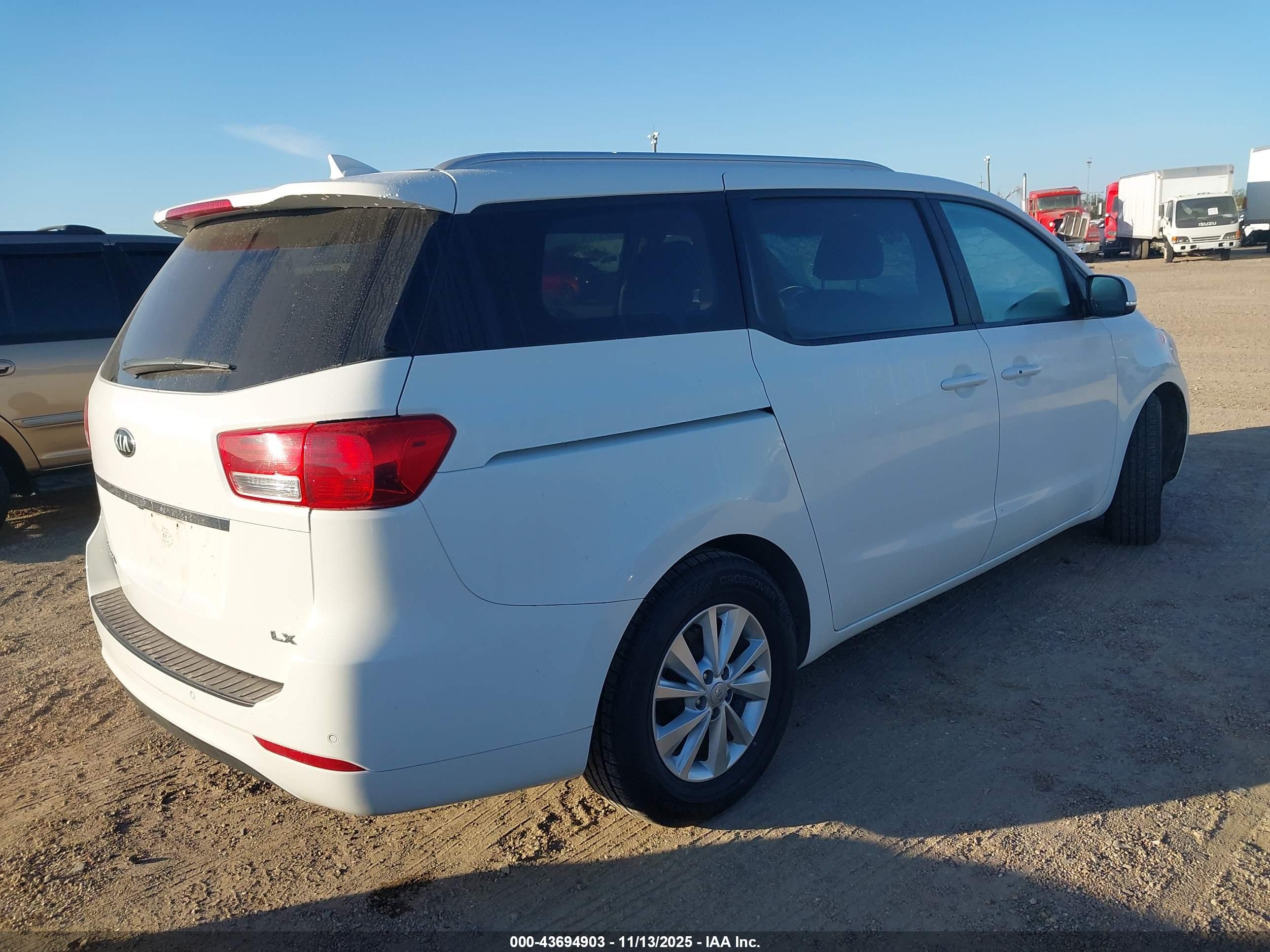 KIA SEDONA image 4