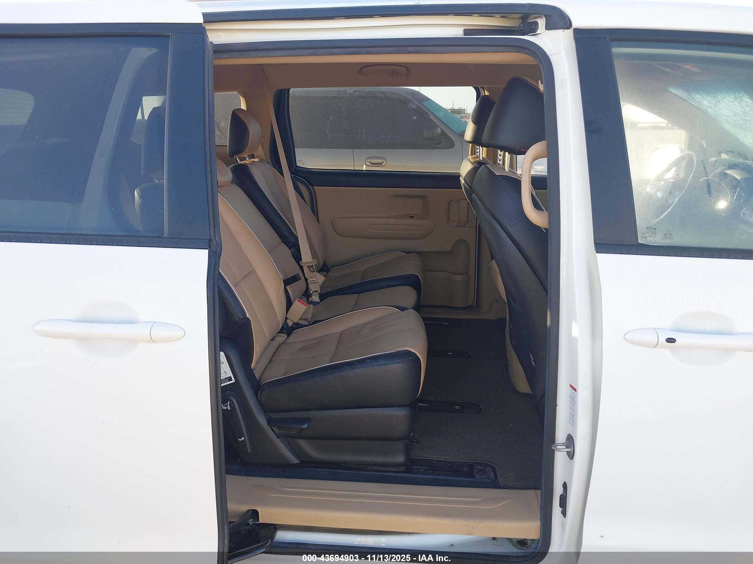 KIA SEDONA image 8