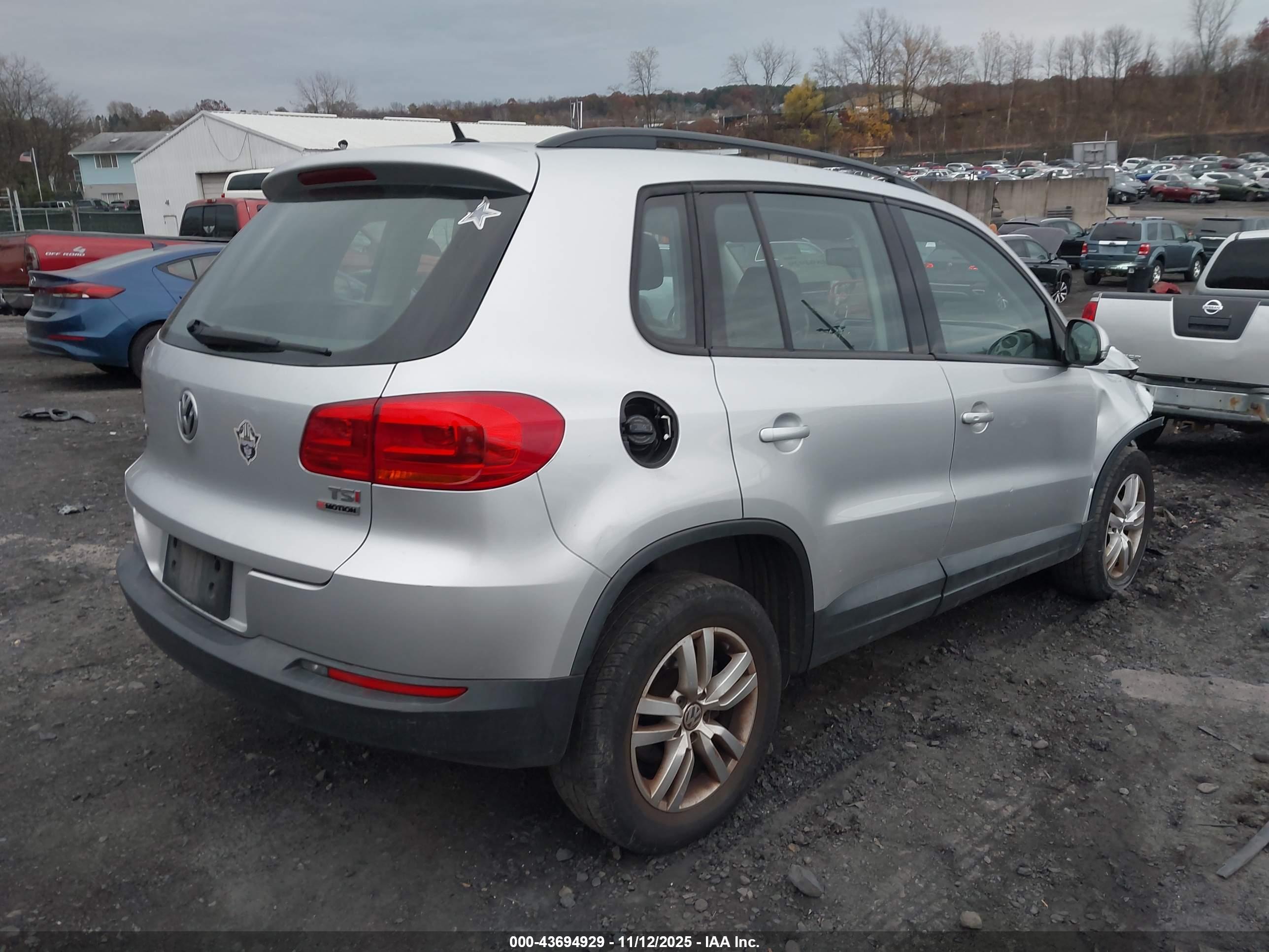 VOLKSWAGEN TIGUAN image 4