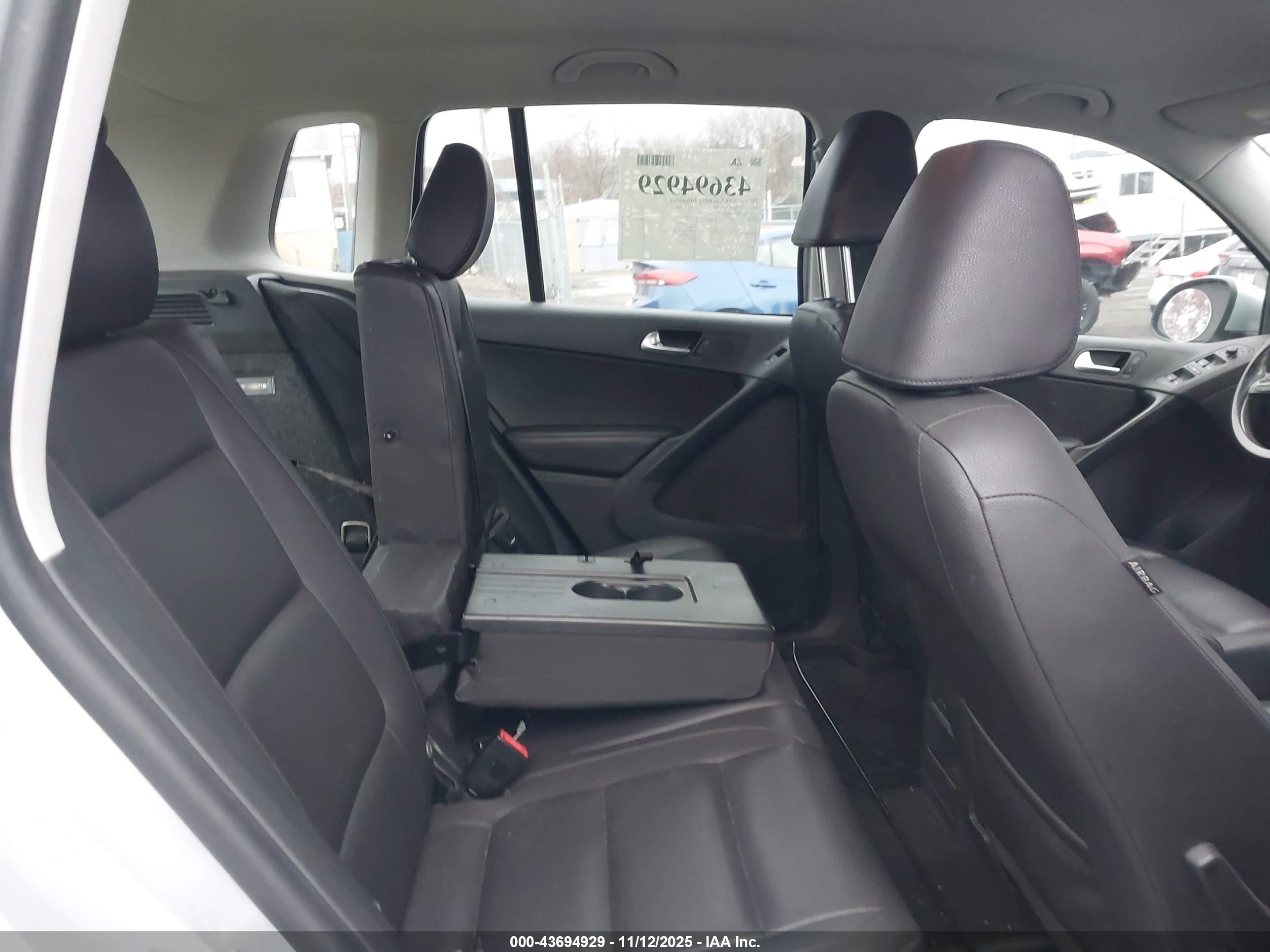 VOLKSWAGEN TIGUAN image 8