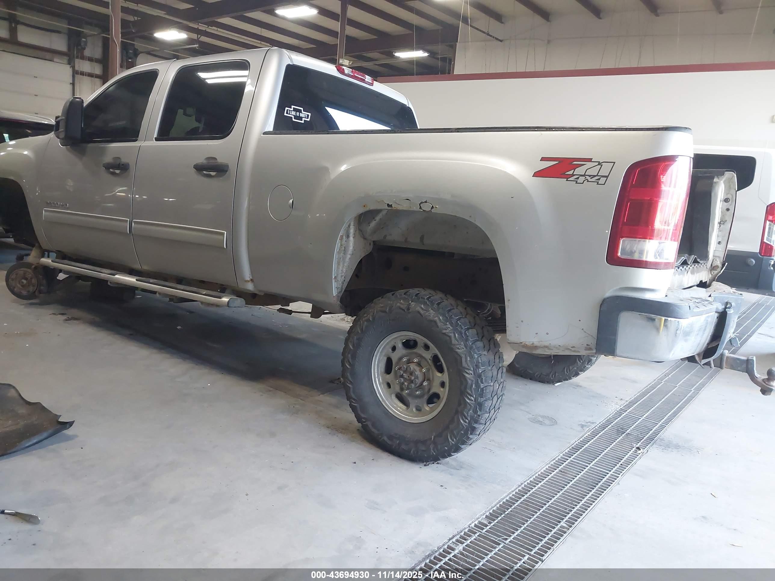 GMC SIERRA image 3