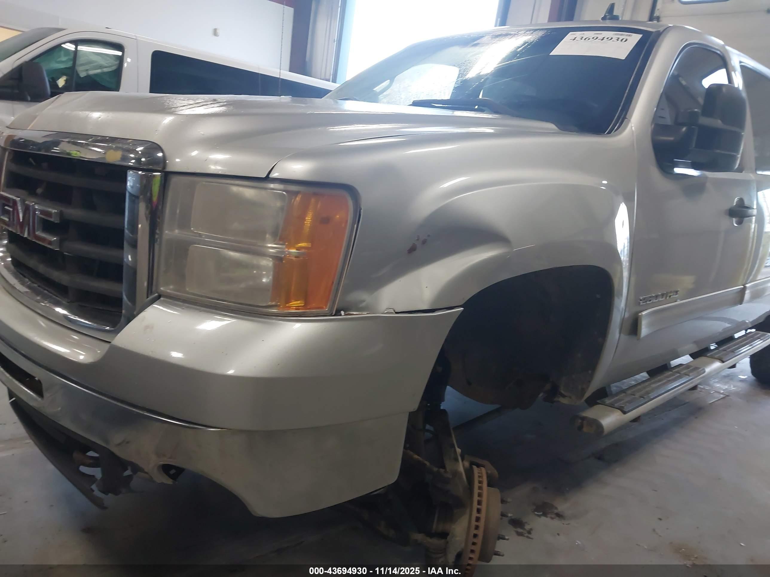 GMC SIERRA image 6